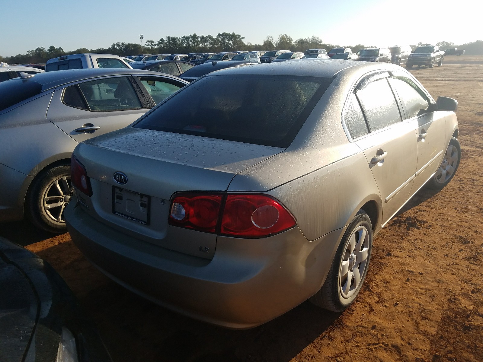 Zdjęcie 4 z aukcji – 2007 KIA OPTIMA LX z VIN KNAGE123675121414