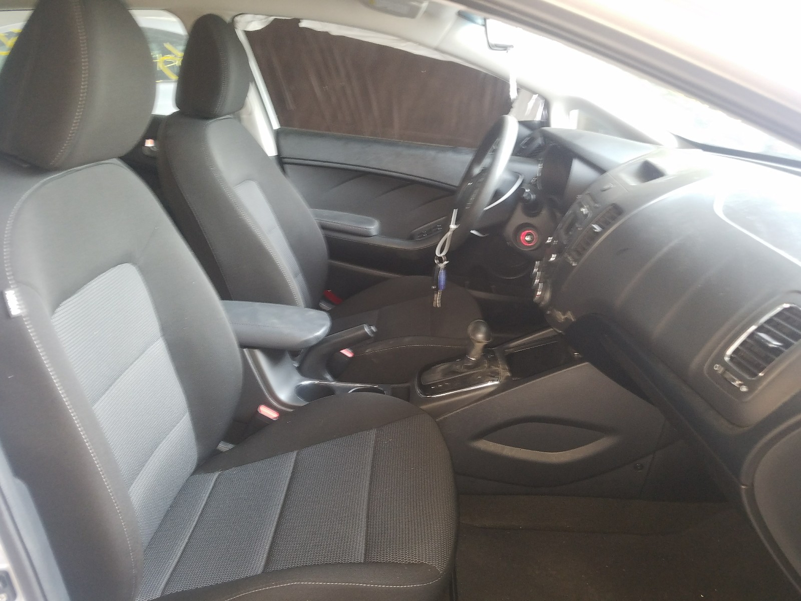 Photo 5 from auction – 2017 KIA FORTE LX with VIN KNAFK5A83H5702413