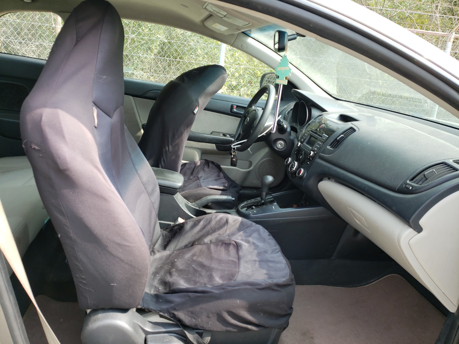 Photo 5 from auction – 2010 KIA FORTE EX with VIN KNAFU6A27A5258583