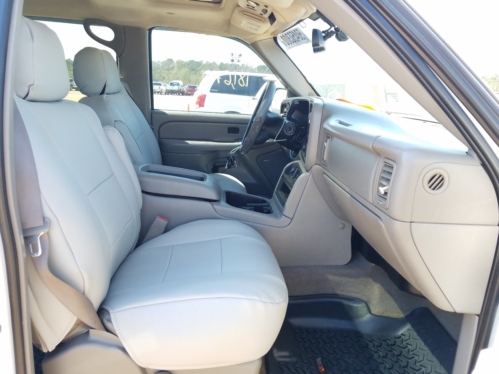 Photo 5 from auction – 2006 CHEVROLET SILVERADO with VIN 2GCEK13TX61169130