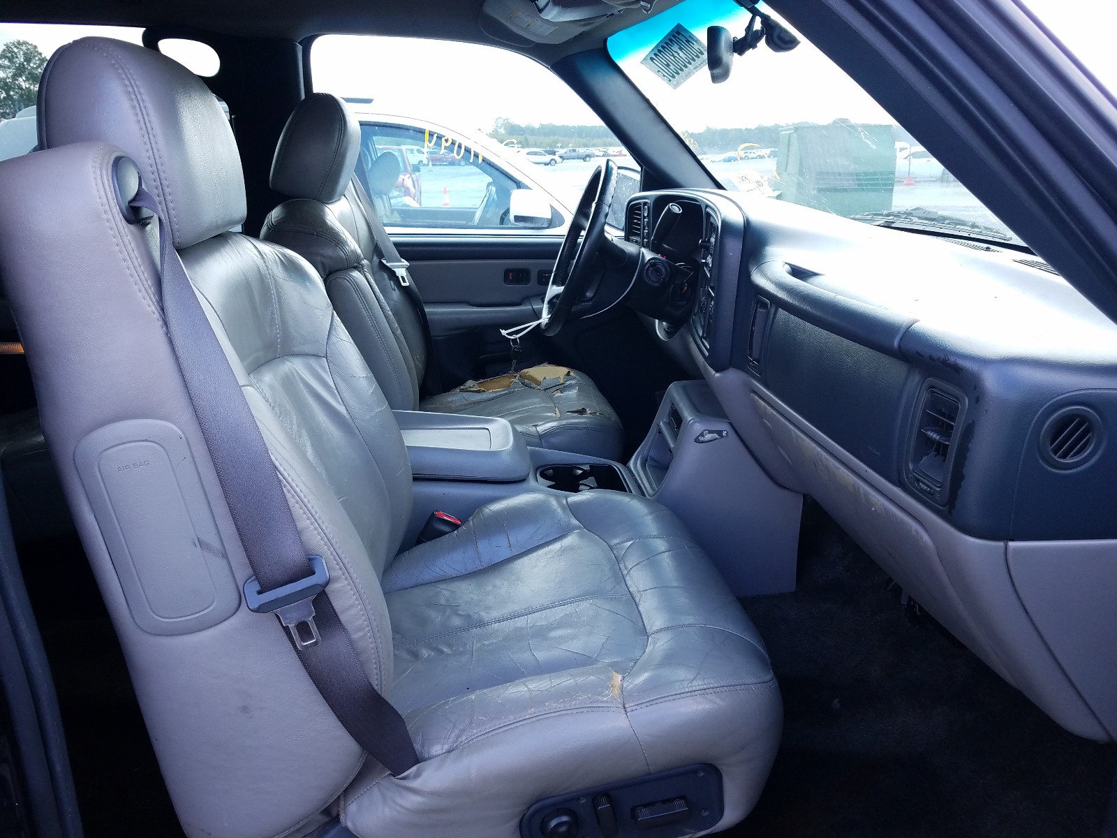 Photo 5 from auction – 2001 CHEVROLET SUBURBAN K with VIN 3GNFK16T61G170833