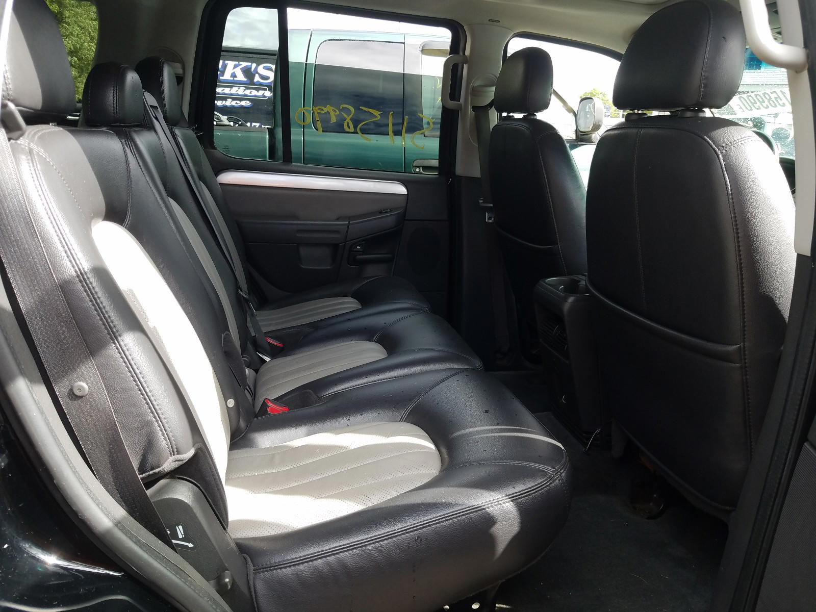 Photo 6 from auction – 2005 MERCURY MOUNTAINEE with VIN 4M2DU86W85ZJ10341
