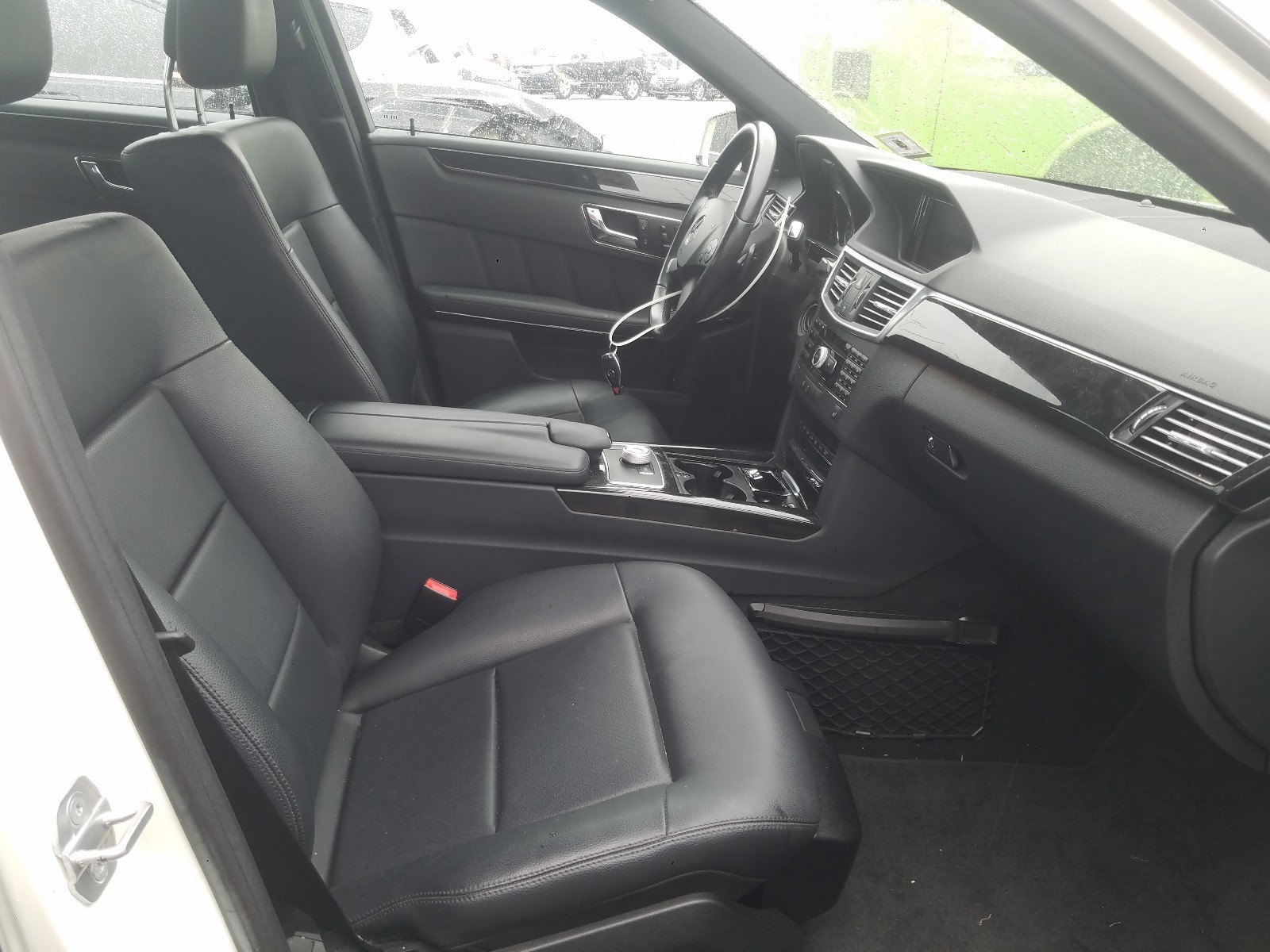 Photo 5 from auction – 2010 MERCEDES-BENZ E 350 4MAT with VIN WDDHF8HB7AA209596