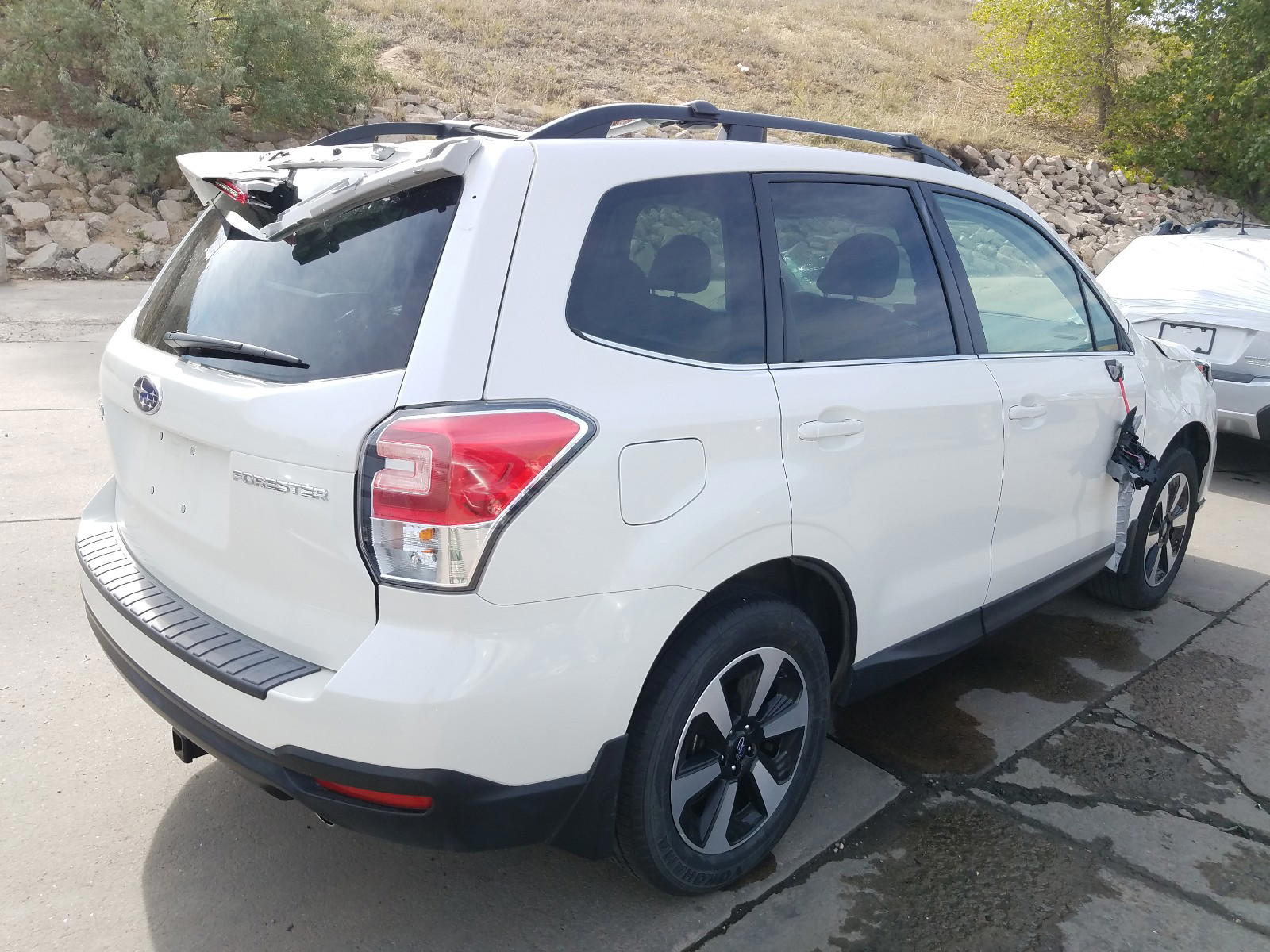 Photo 4 from auction – 2018 SUBARU FORESTER 2 with VIN JF2SJAJC3JH615859