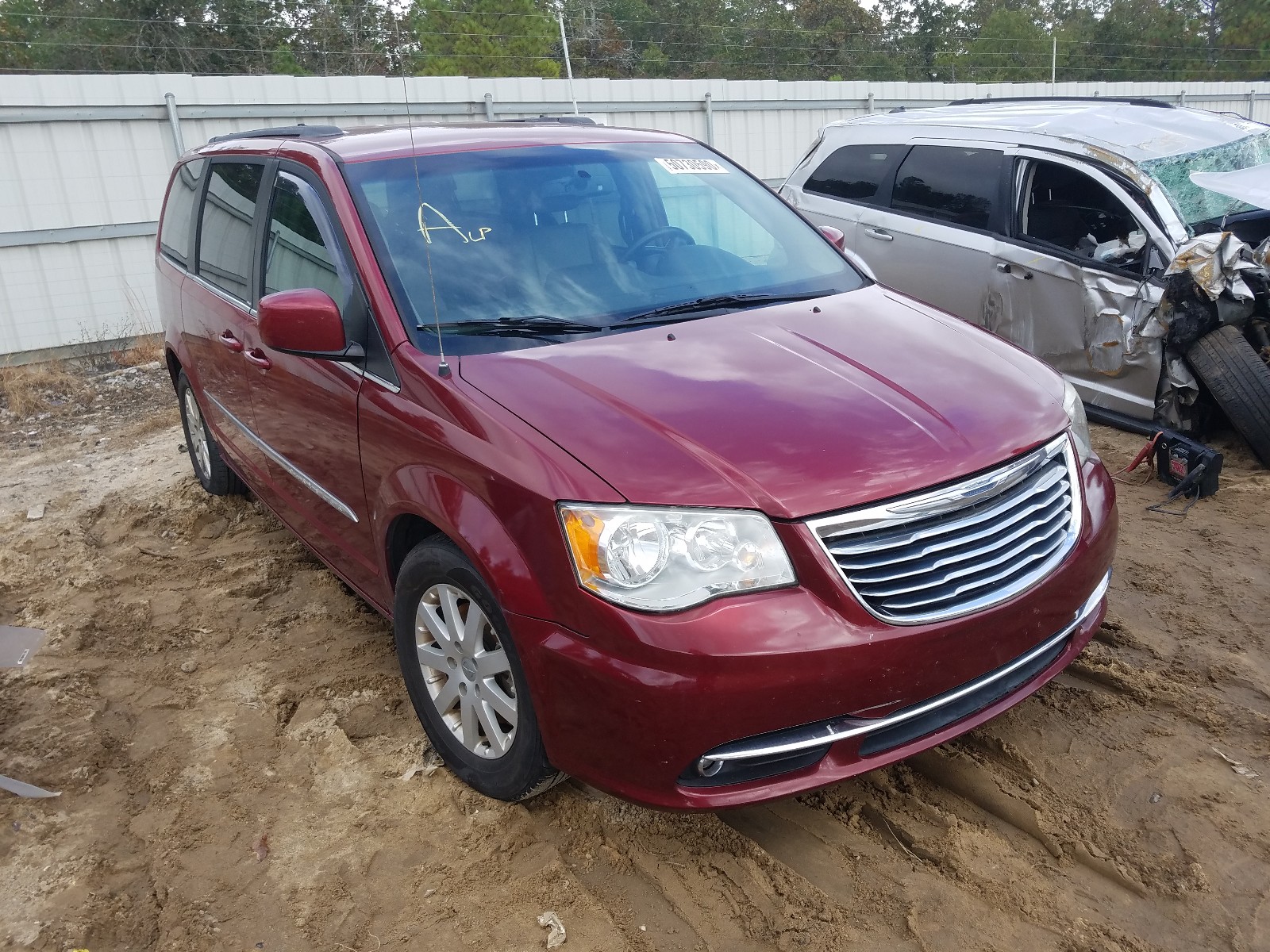 Photo 1 from auction – 2013 CHRYSLER TOWN & COU with VIN 2C4RC1BGXDR620641