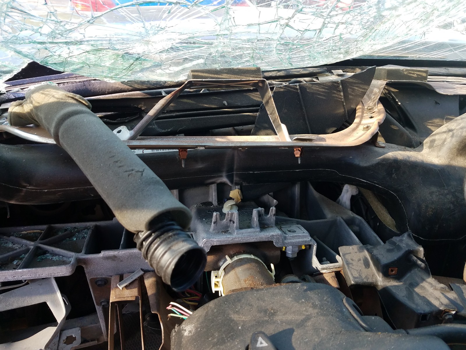 Photo 8 from auction – 2005 CHEVROLET SILVERADO with VIN 1GCEC14X65Z101430