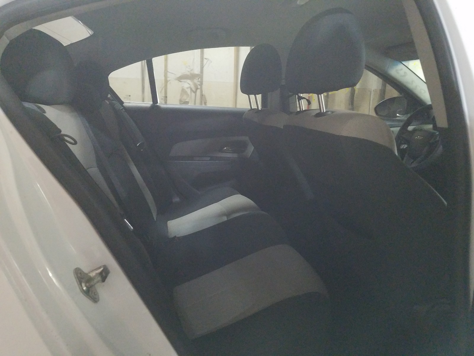Photo 6 from auction – 2011 CHEVROLET CRUZE LS with VIN 1G1PC5SH8B7305979
