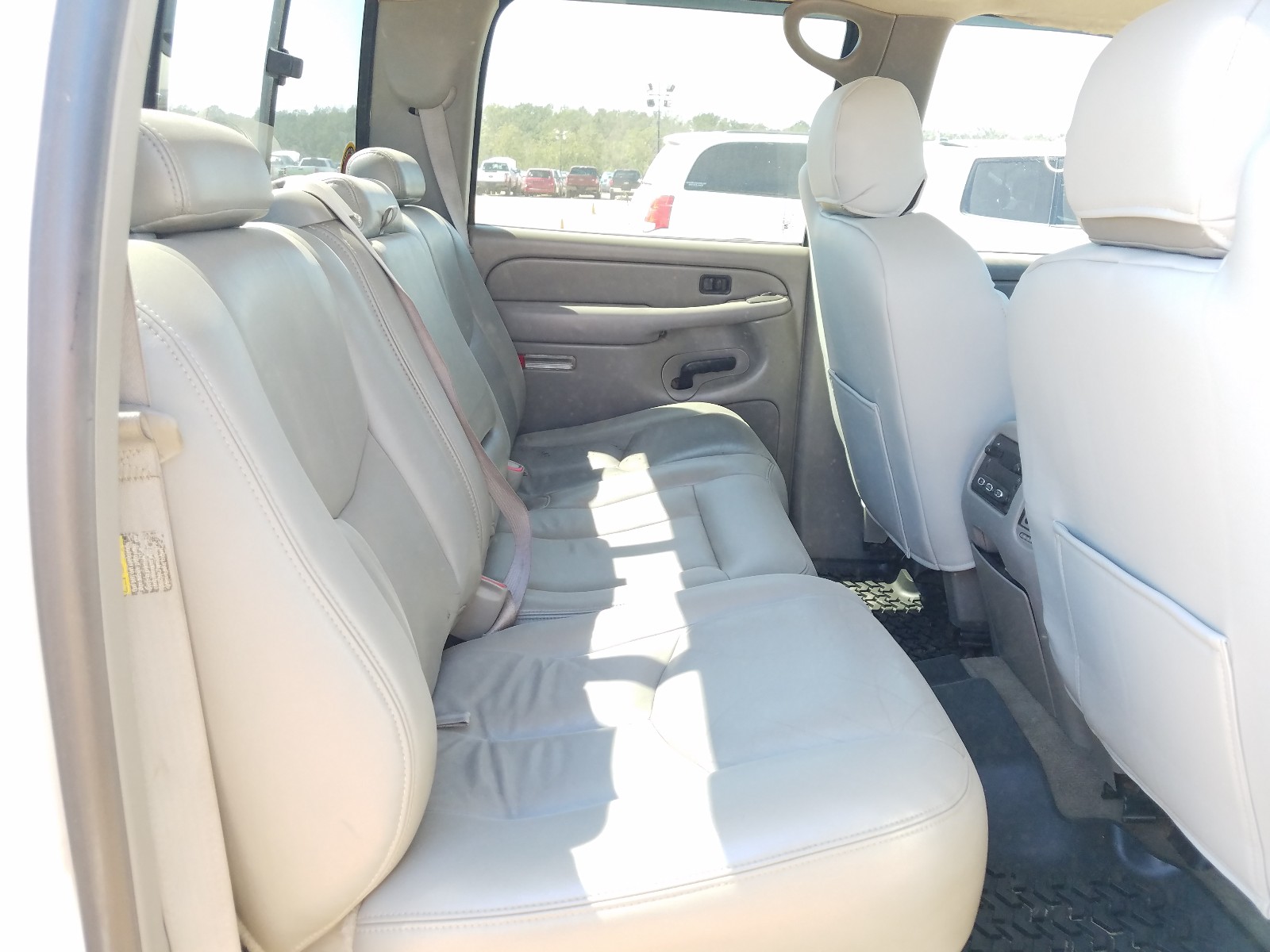 Photo 6 from auction – 2006 CHEVROLET SILVERADO with VIN 2GCEK13TX61169130