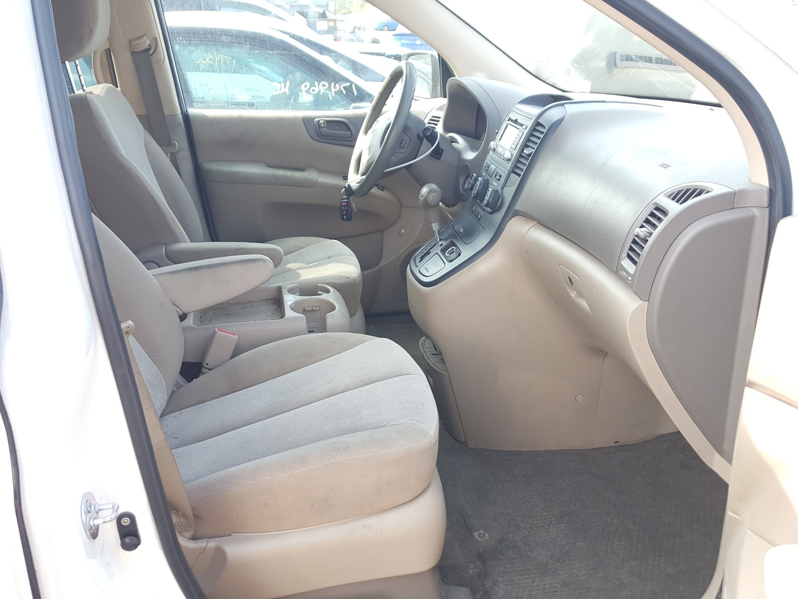 Photo 5 from auction – 2012 KIA SEDONA LX with VIN KNDMG4C75C6442142