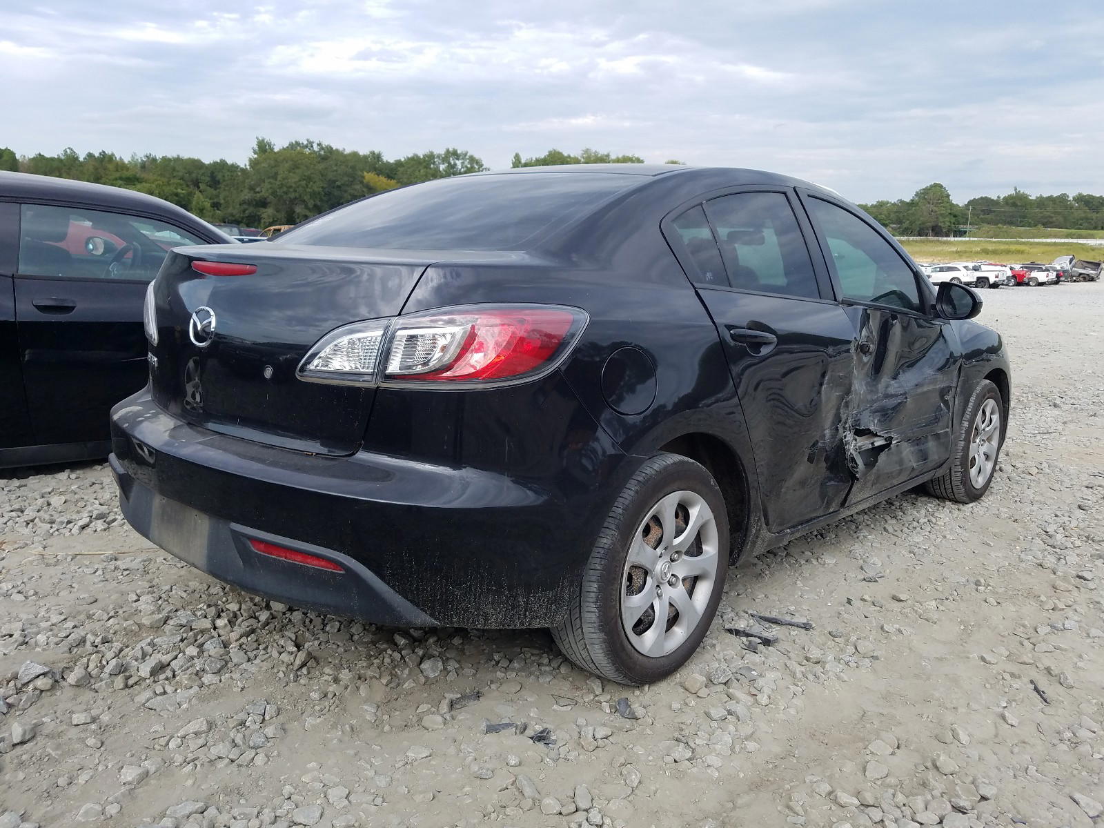 Photo 4 from auction – 2011 MAZDA 3 I with VIN JM1BL1UF2B1391587