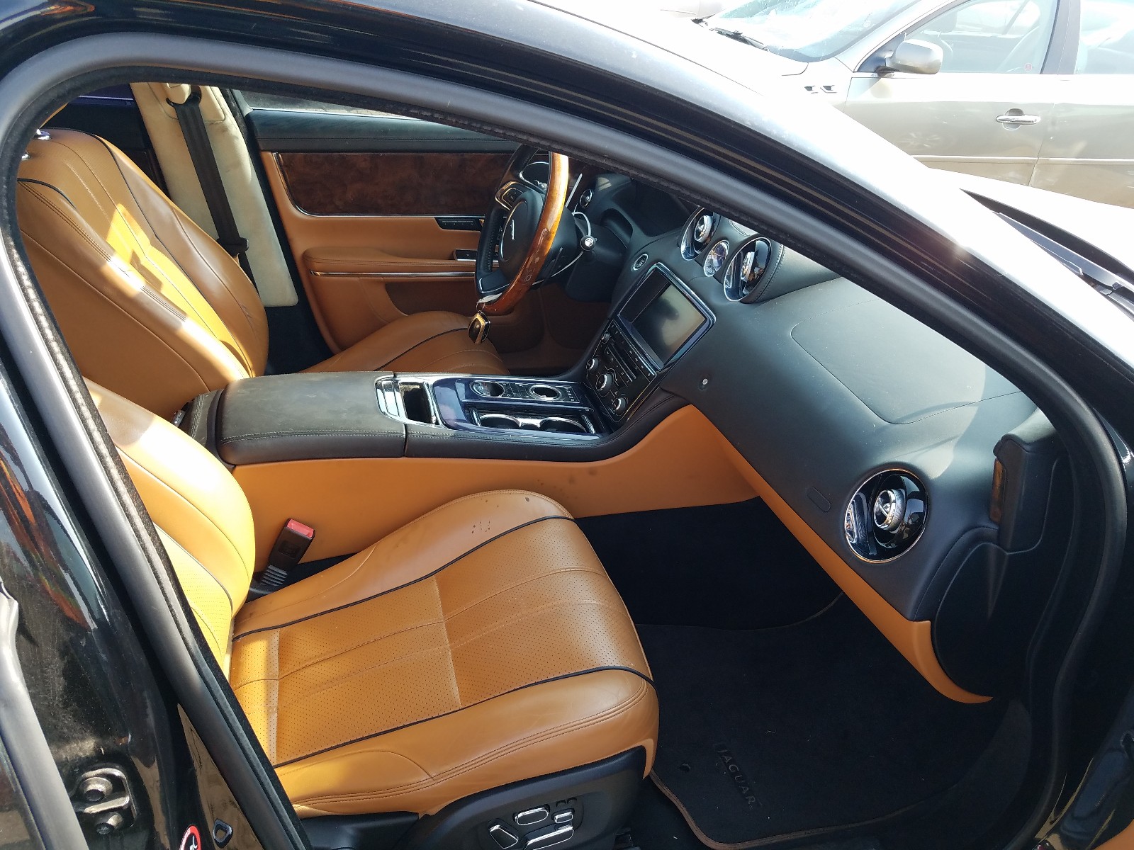 Photo 5 from auction – 2012 JAGUAR XJL with VIN SAJWA2GB8CLV29498