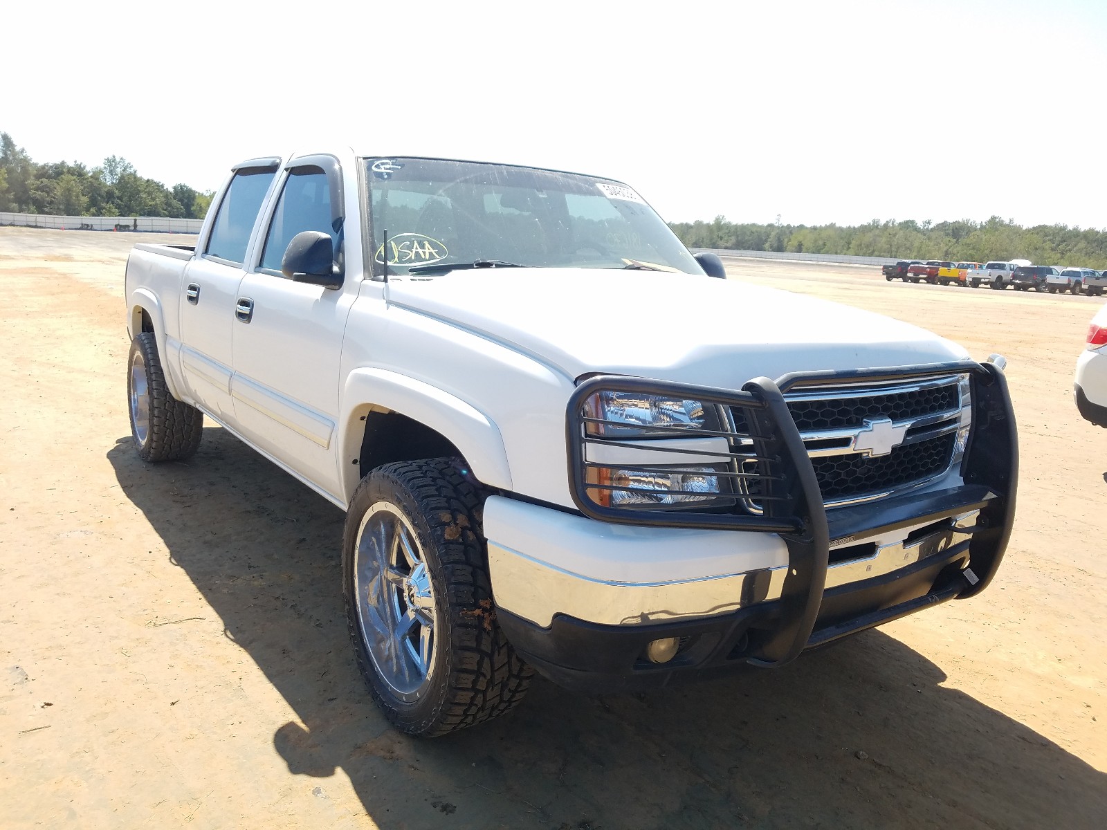 CHEVROLET SILVERADO 2006 with VIN 2GCEK13TX61169130 - Photo from auction