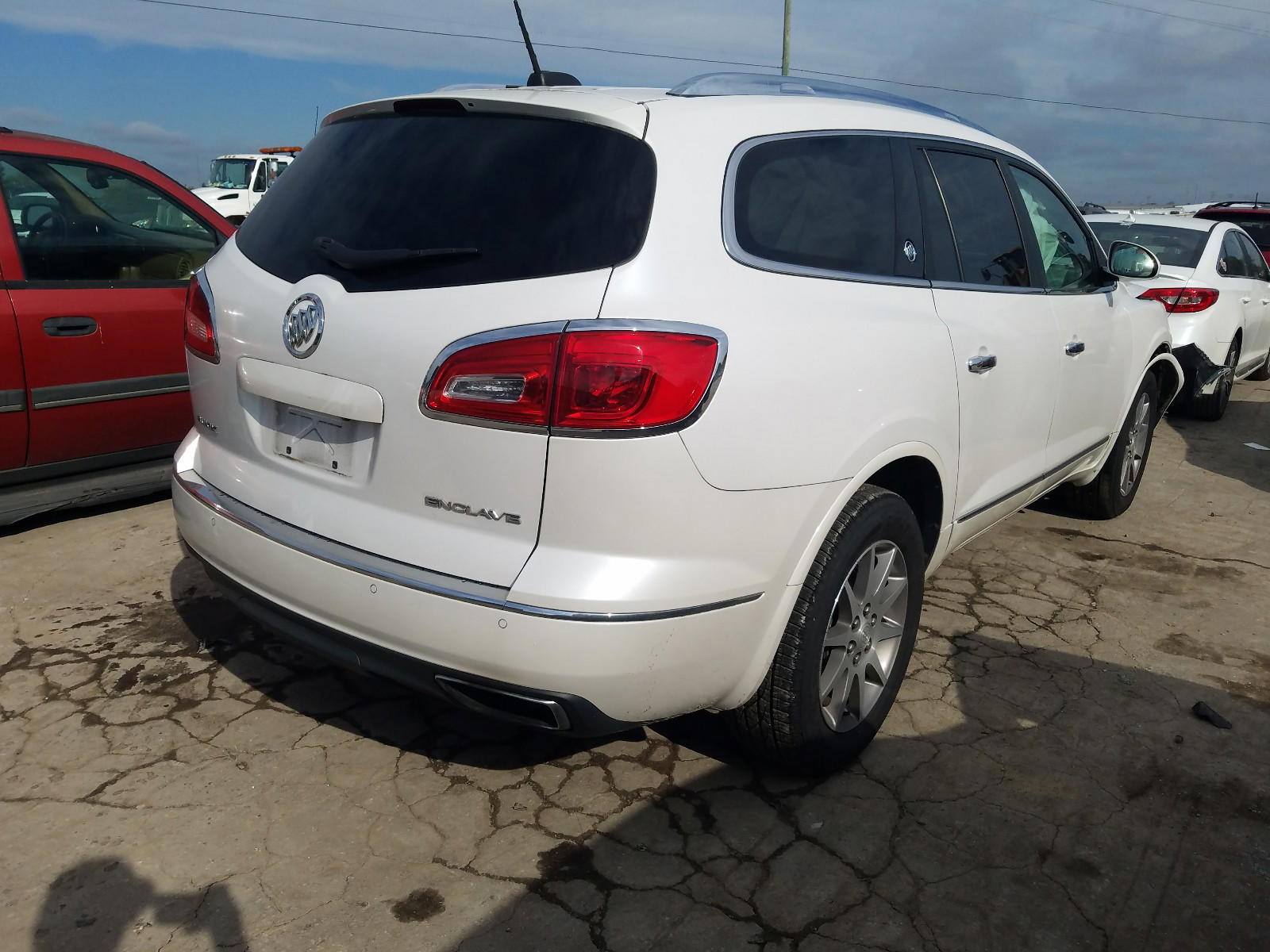 Photo 4 from auction – 2016 BUICK ENCLAVE with VIN 5GAKRAKD1GJ342695
