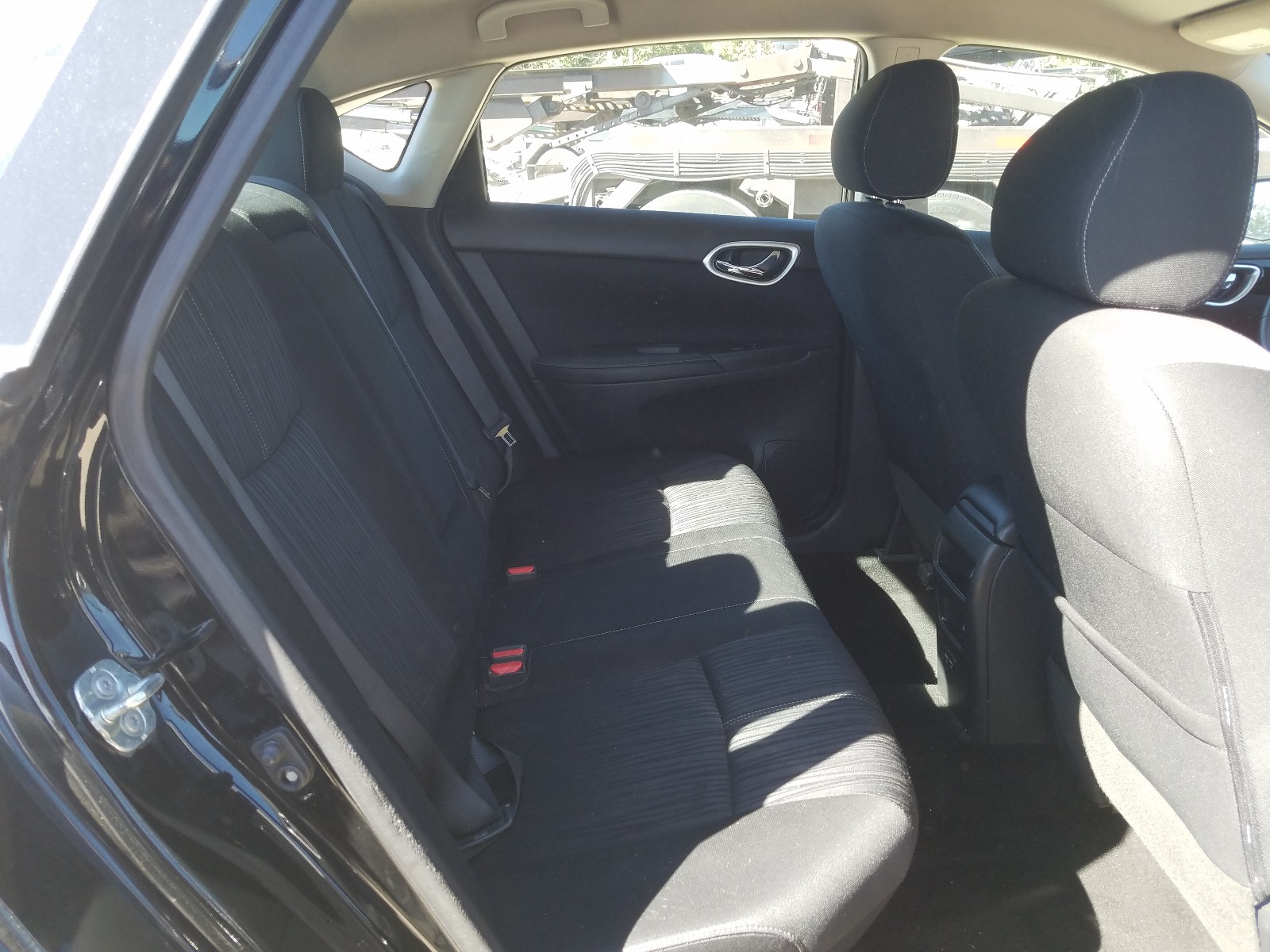 Photo 6 from auction – 2017 NISSAN SENTRA S with VIN 3N1AB7AP8HY403361