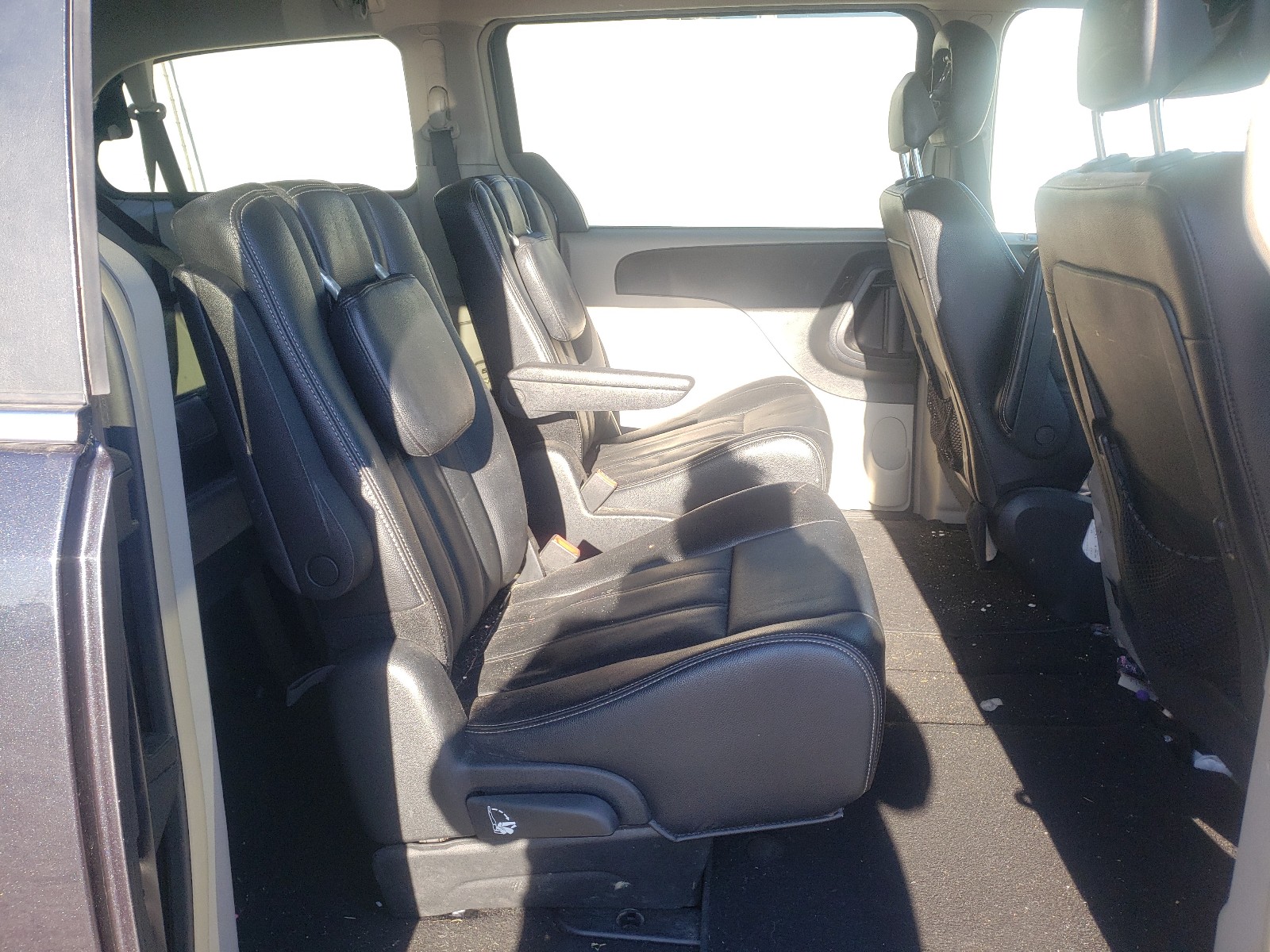 Photo 6 from auction – 2014 CHRYSLER TOWN & COU with VIN 2C4RC1BG8ER434968