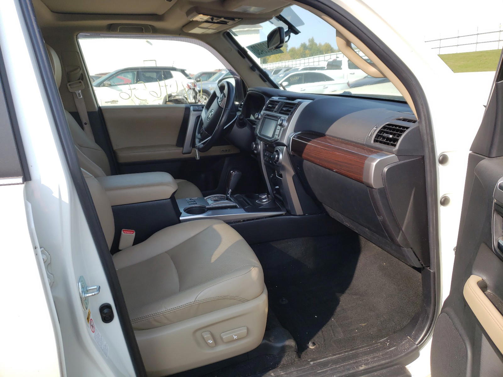 Photo 5 from auction – 2016 TOYOTA 4RUNNER SR with VIN JTEBU5JR4G5311768