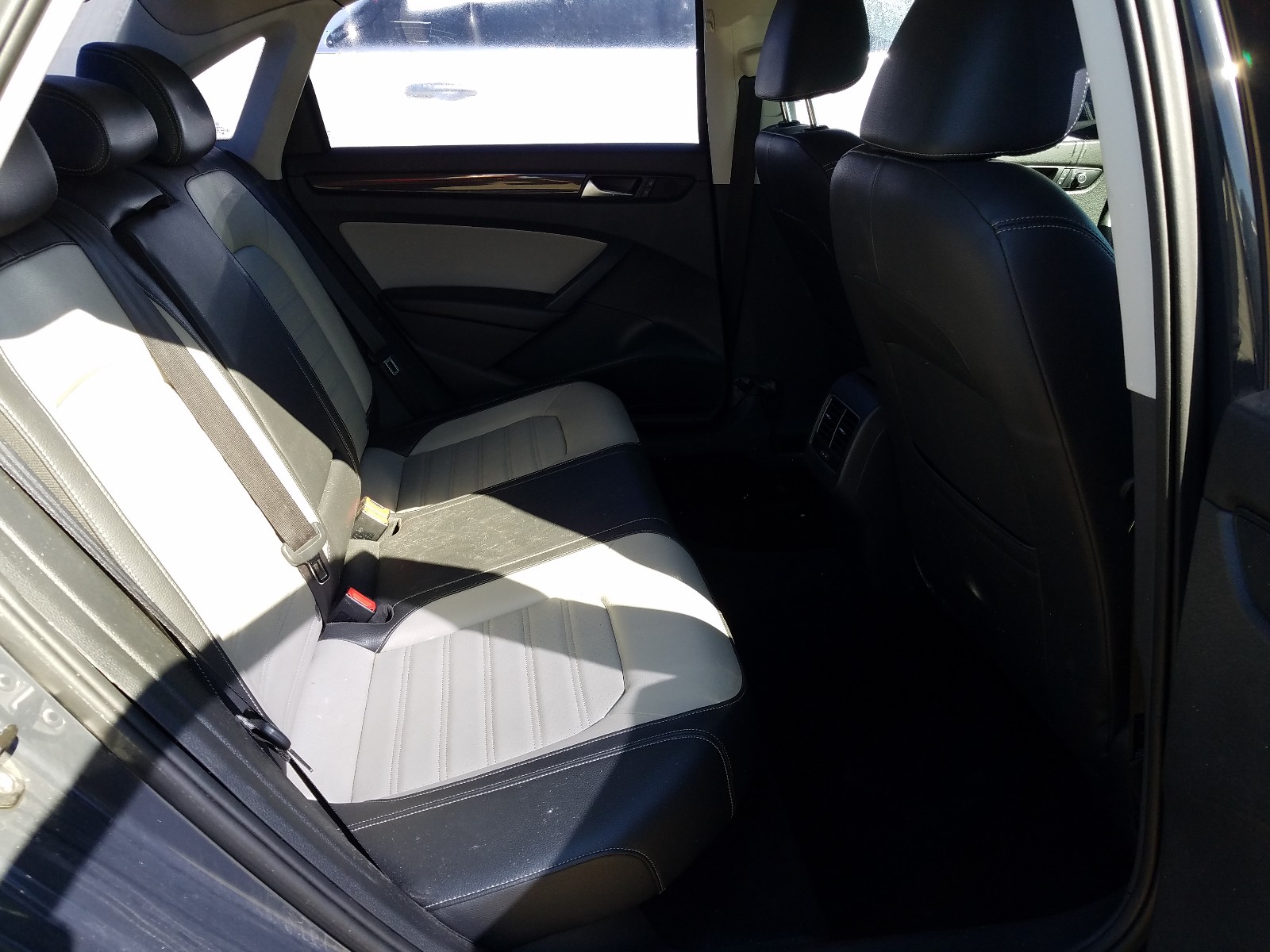 Photo 6 from auction – 2014 VOLKSWAGEN PASSAT SE with VIN 1VWBT7A34EC085199