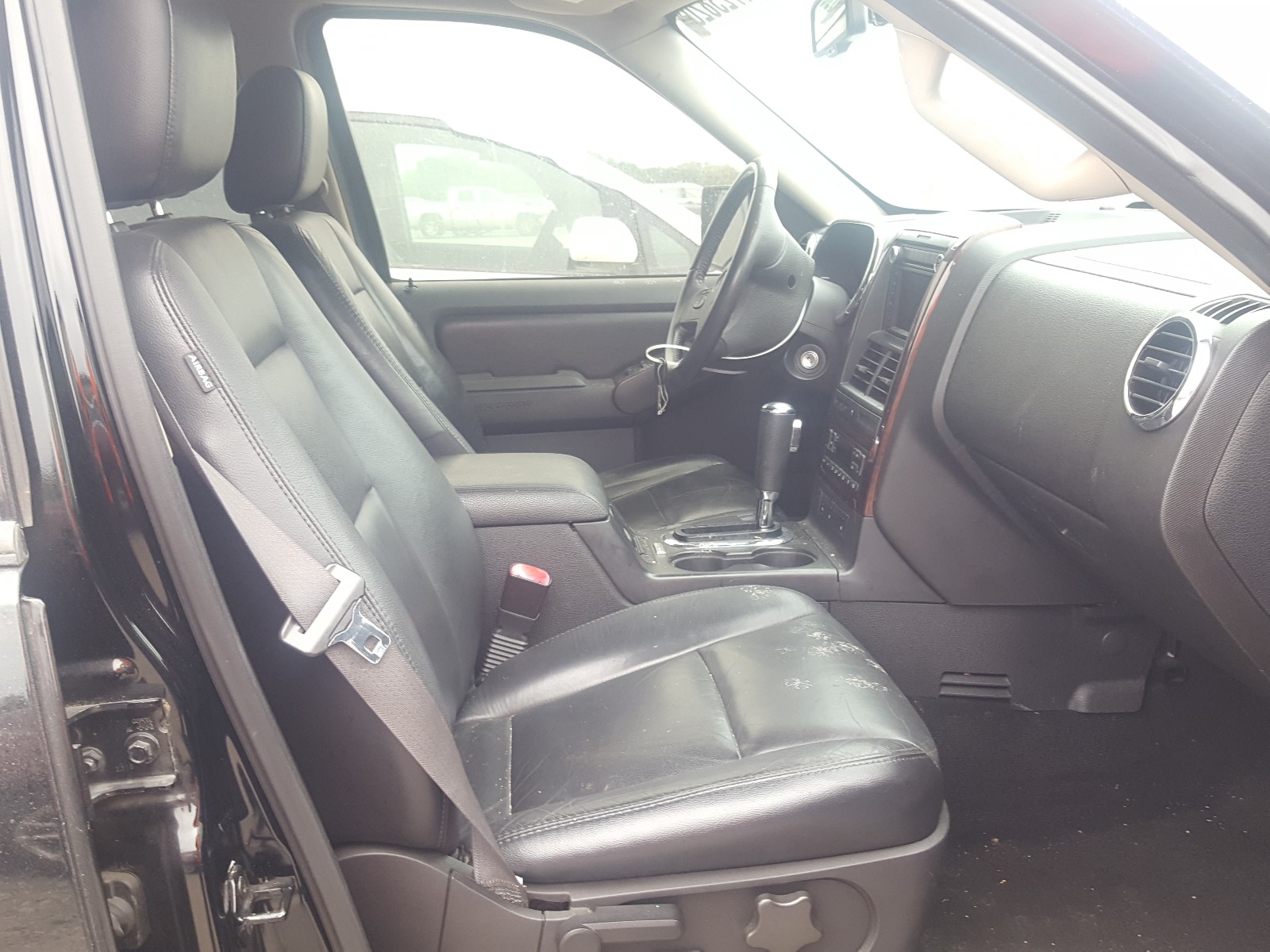 Photo 5 from auction – 2008 FORD EXPLORER L with VIN 1FMEU658X8UB24272