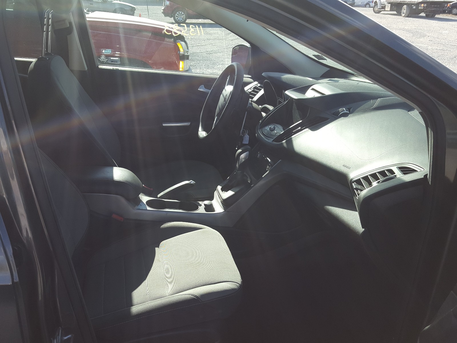 Photo 5 from auction – 2016 FORD ESCAPE SE with VIN 1FMCU9GX4GUA58023