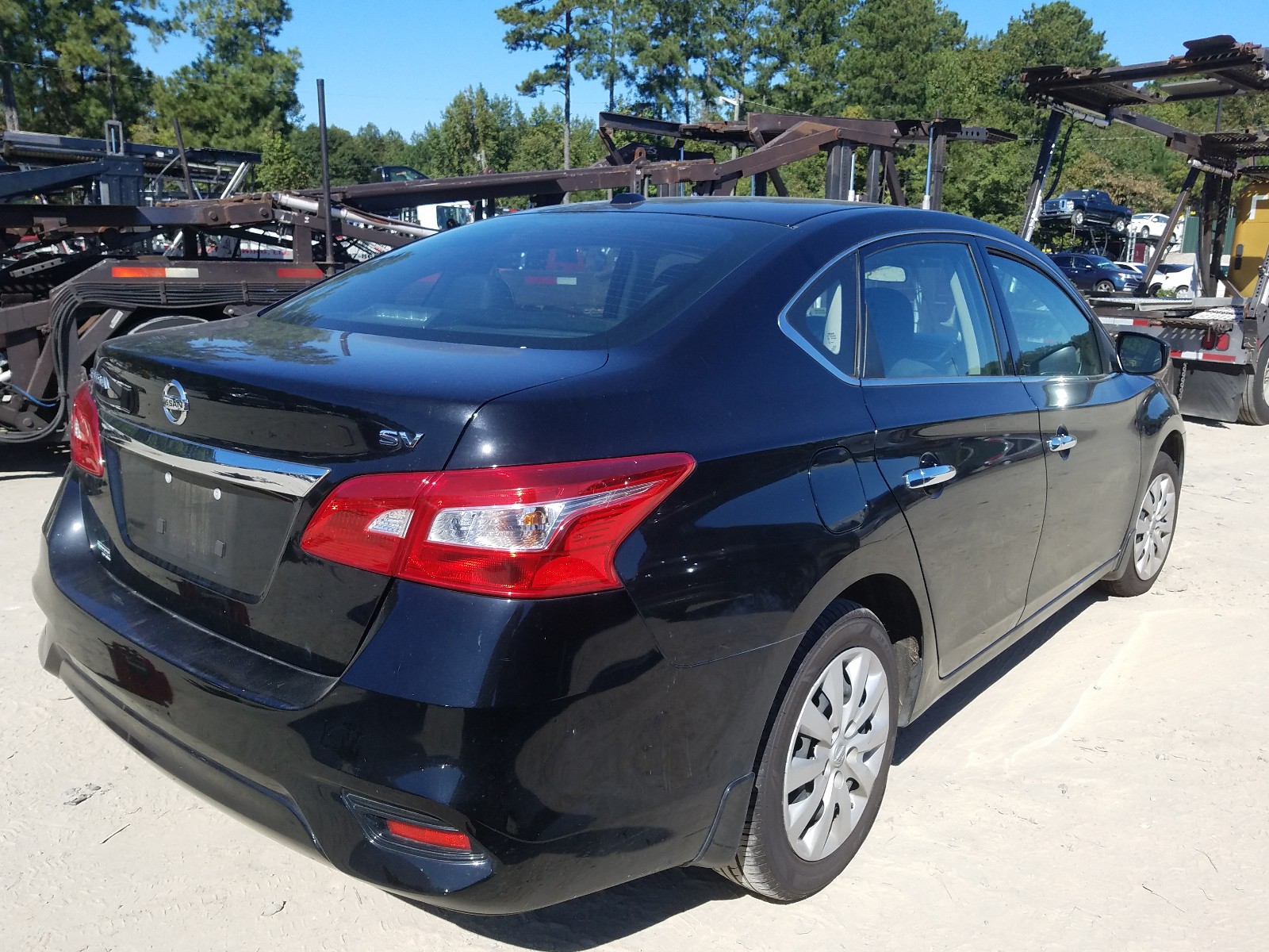 Photo 4 from auction – 2017 NISSAN SENTRA S with VIN 3N1AB7AP8HY403361