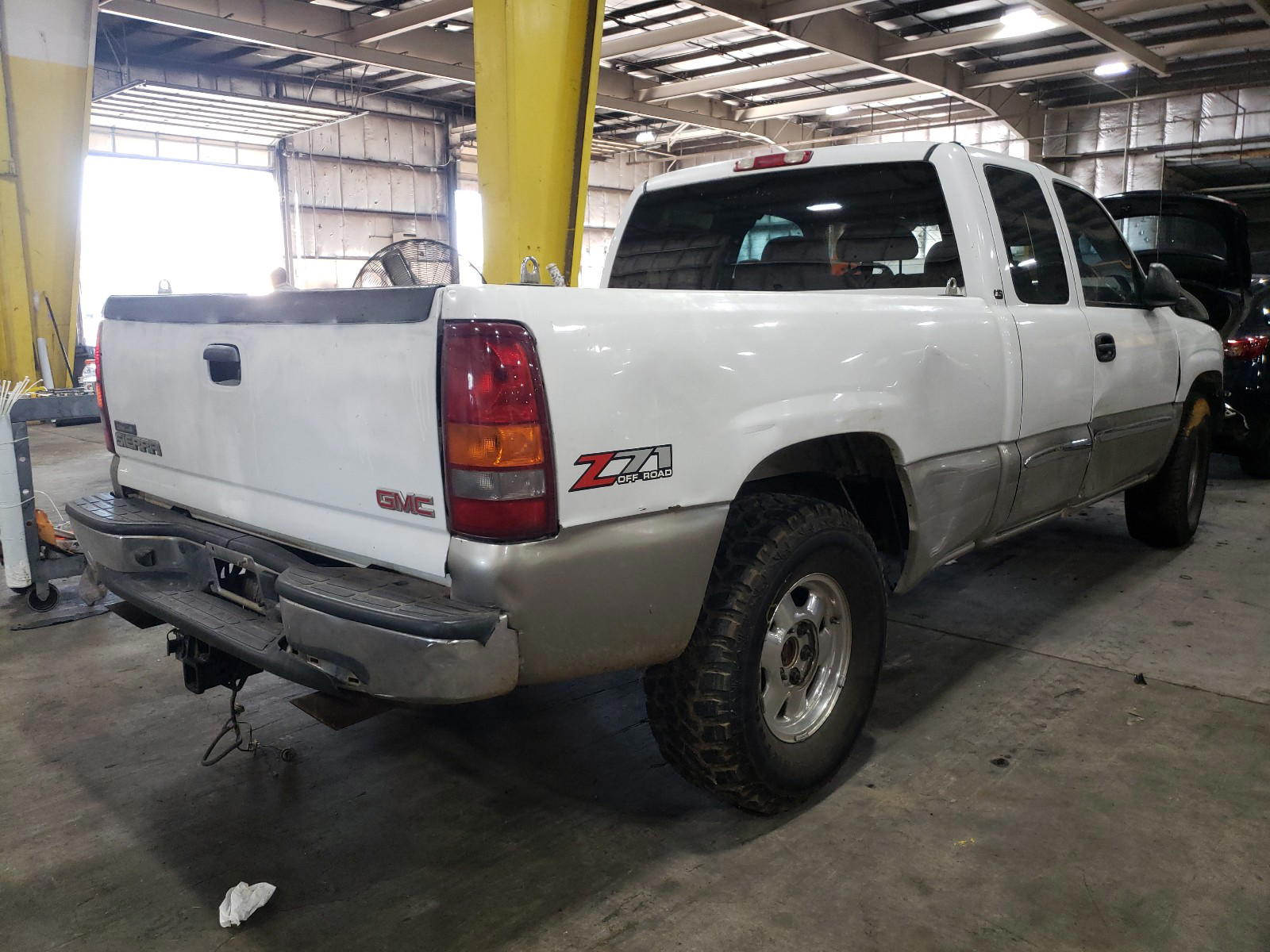 Photo 4 from auction – 2003 GMC NEW SIERRA with VIN 2GTEK19T931304519
