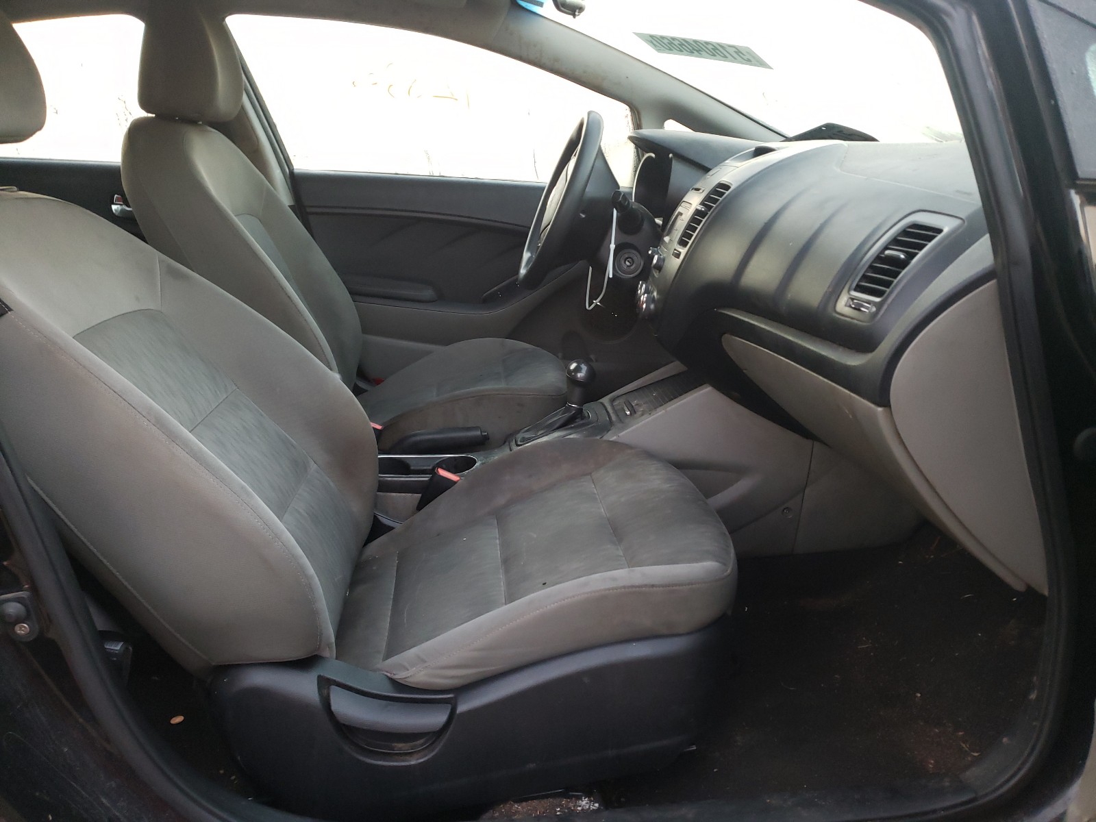 Photo 5 from auction – 2014 KIA FORTE LX with VIN KNAFK4A62E5105984