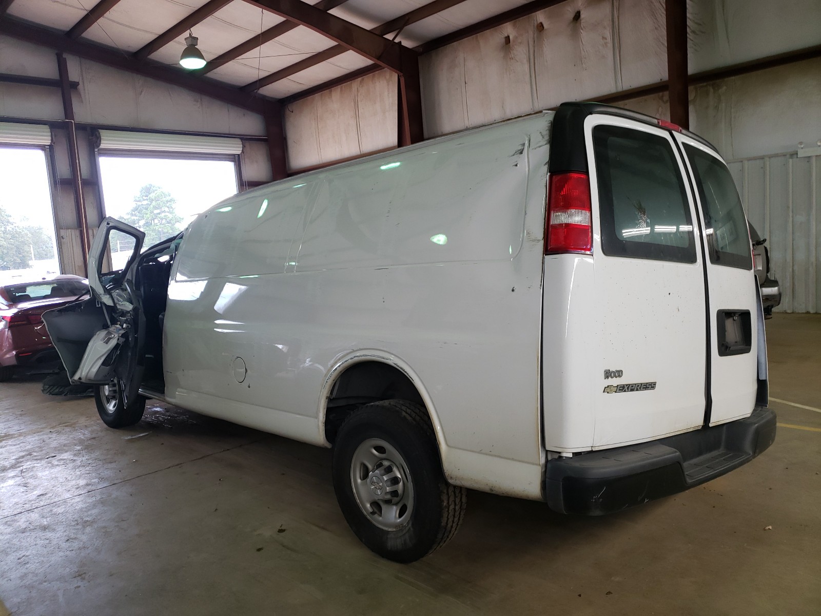 Photo 3 from auction – 2017 CHEVROLET EXPRESS G2 with VIN 1GCWGBFG7H1347482