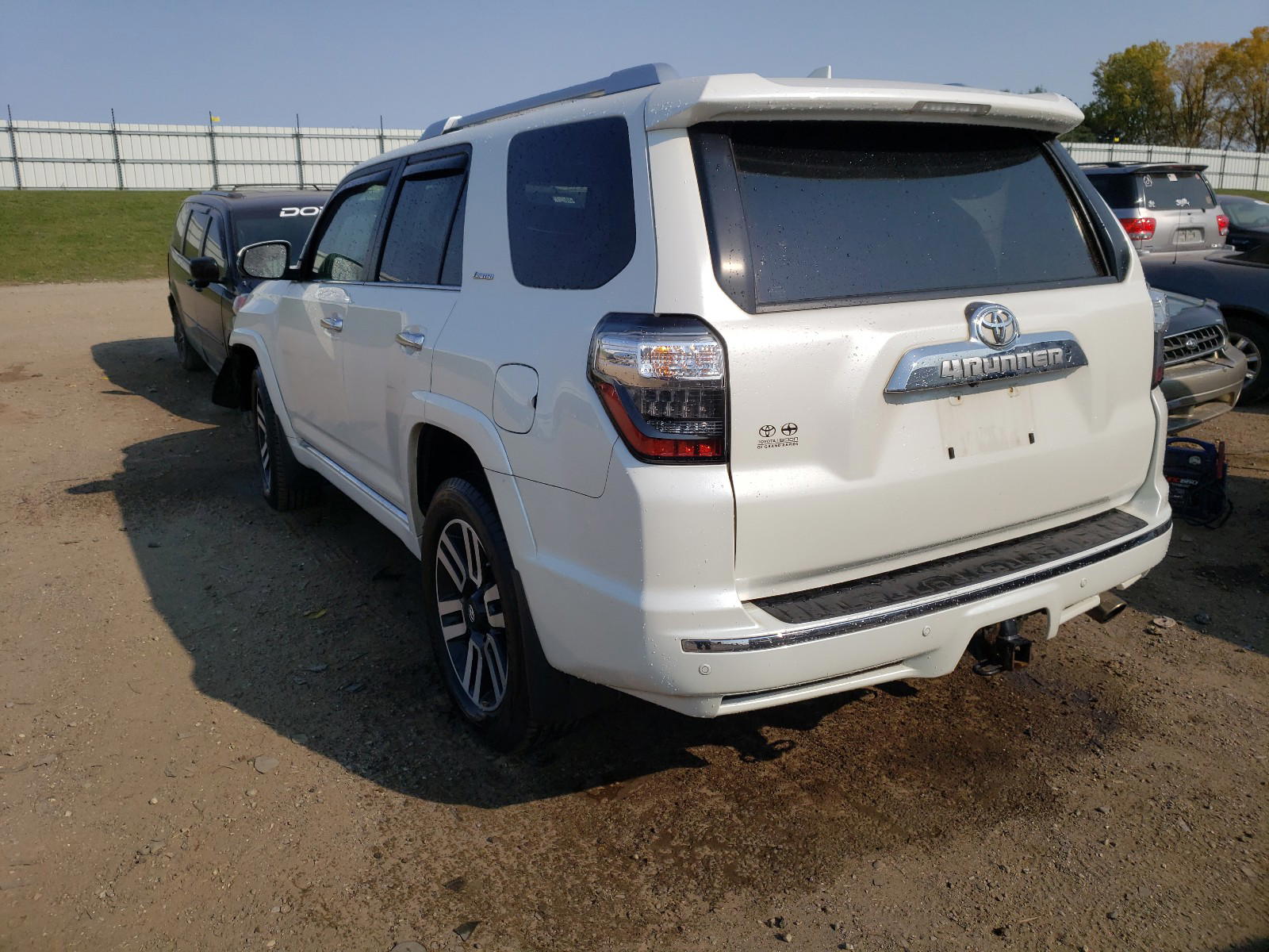 Photo 3 from auction – 2016 TOYOTA 4RUNNER SR with VIN JTEBU5JR4G5311768