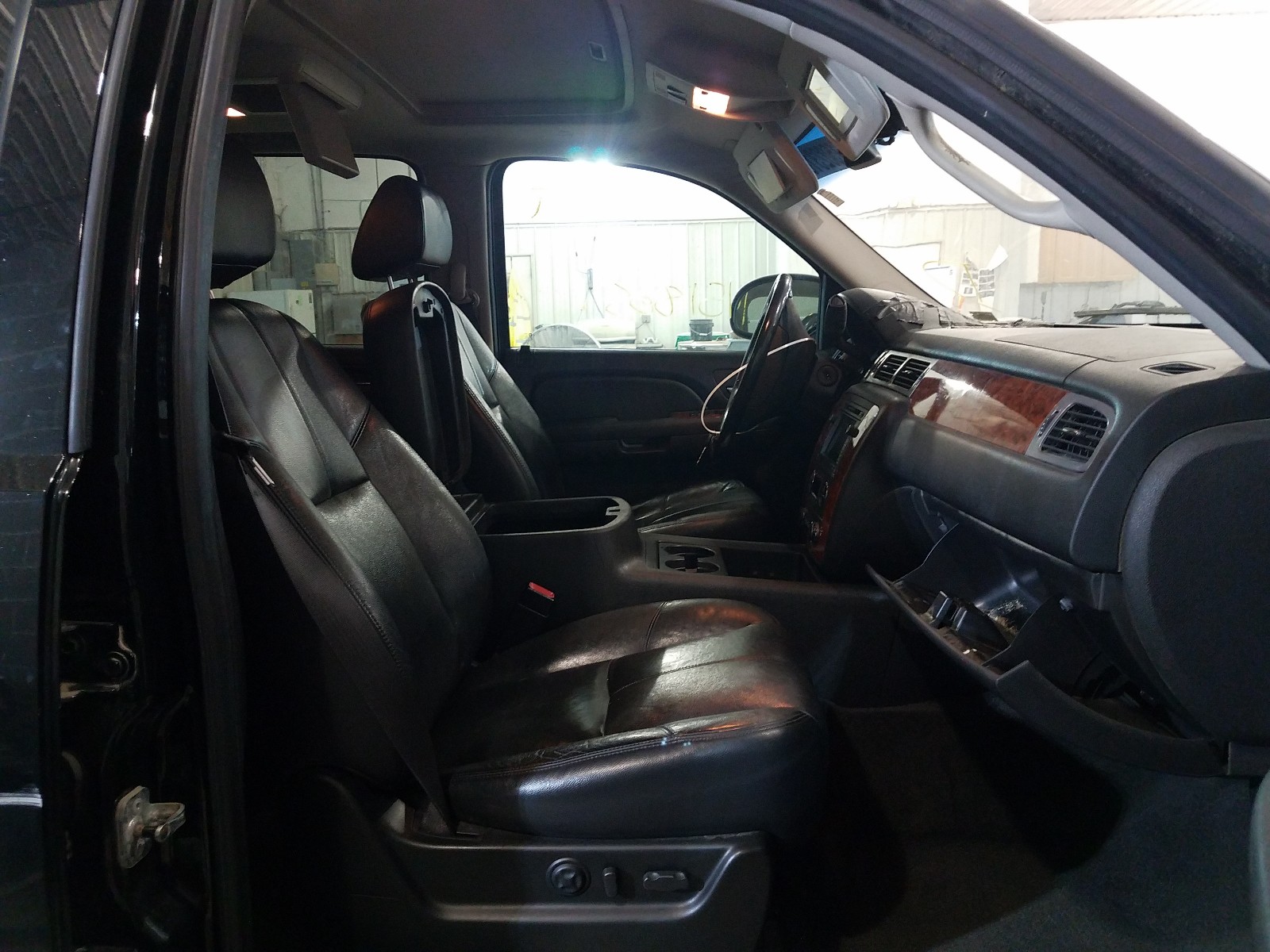 Photo 5 from auction – 2008 CHEVROLET SUBURBAN K with VIN 3GNFK16358G114327
