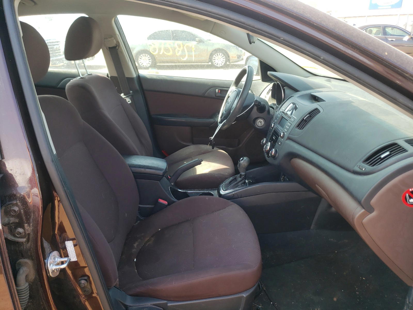Photo 5 from auction – 2011 KIA FORTE EX with VIN KNAFU4A22B5372996