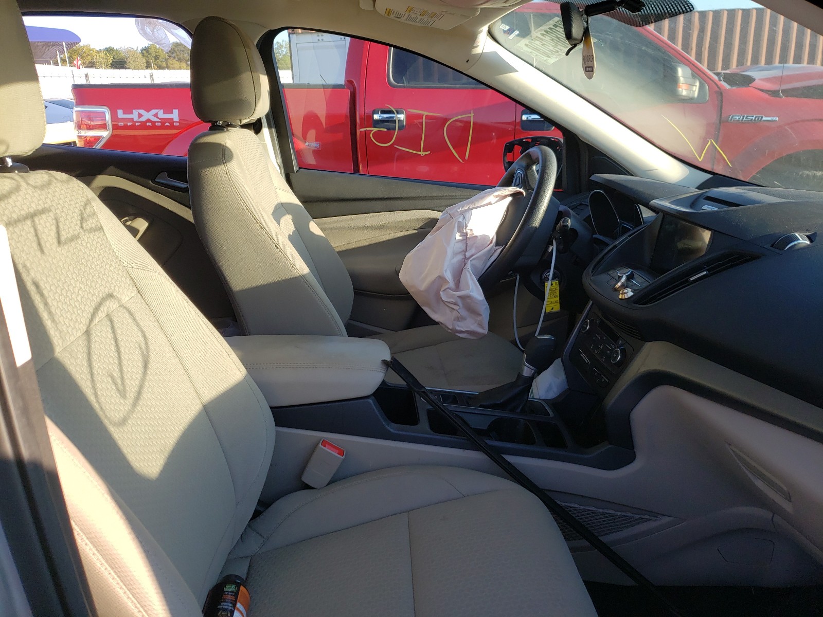 Photo 5 from auction – 2017 FORD ESCAPE SE with VIN 1FMCU0GD3HUA40650