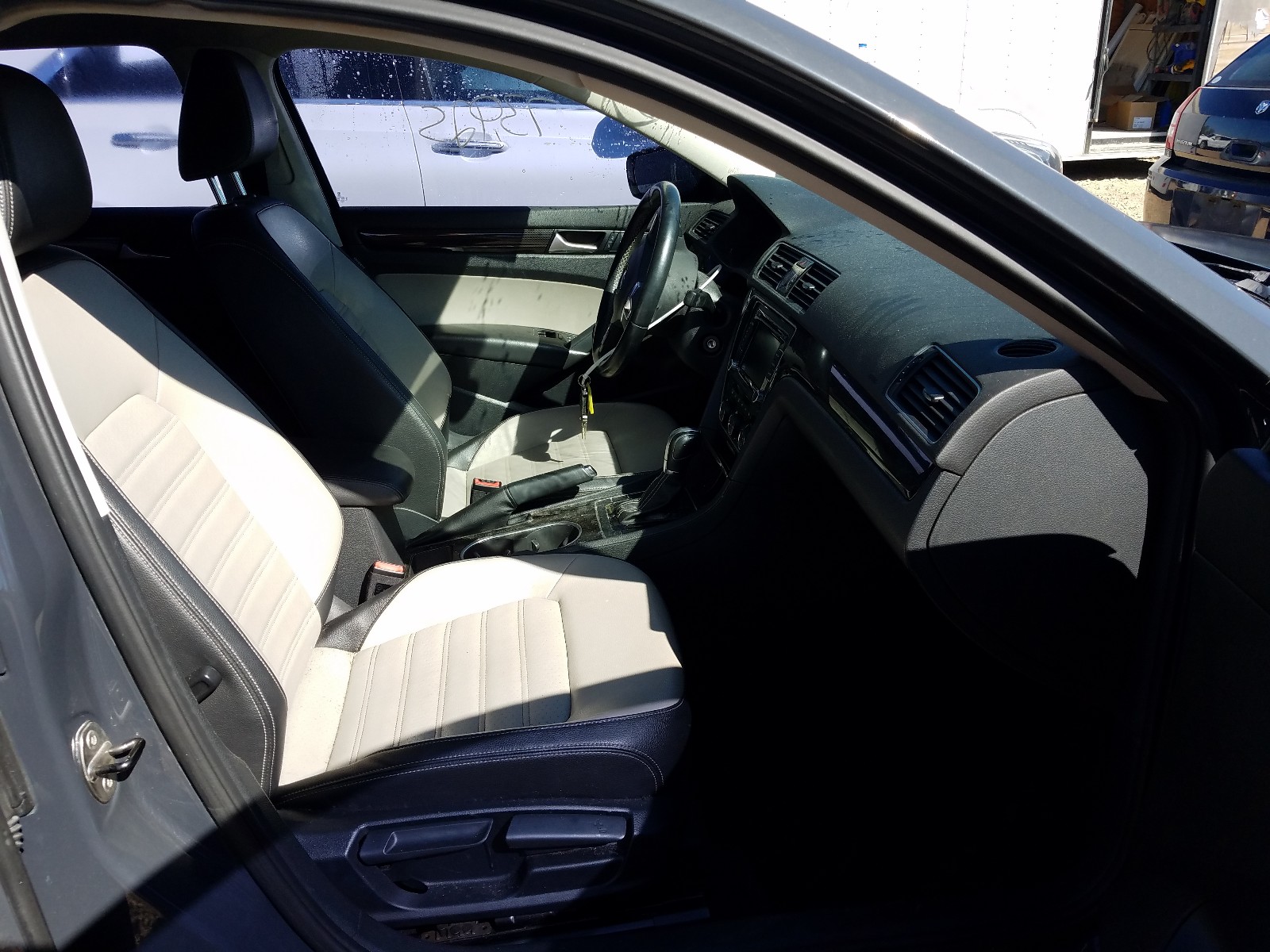 Photo 5 from auction – 2014 VOLKSWAGEN PASSAT SE with VIN 1VWBT7A34EC085199