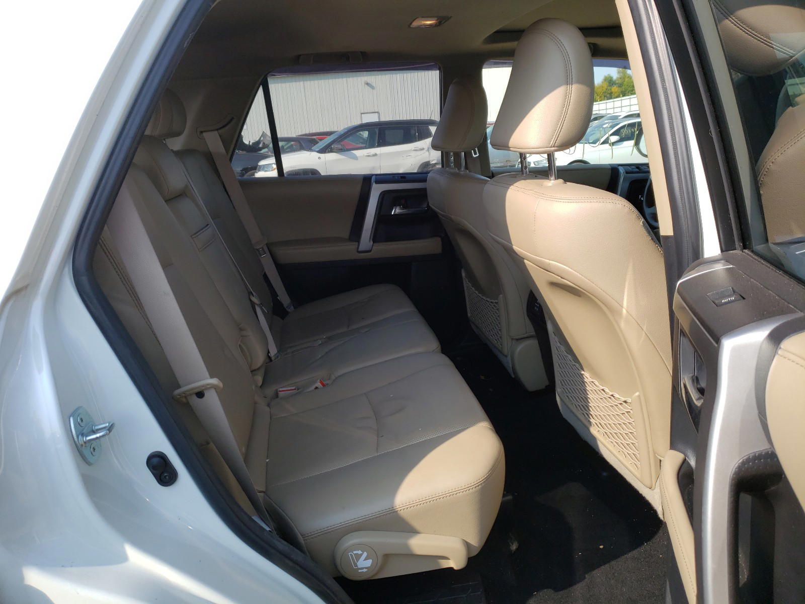 Photo 6 from auction – 2016 TOYOTA 4RUNNER SR with VIN JTEBU5JR4G5311768