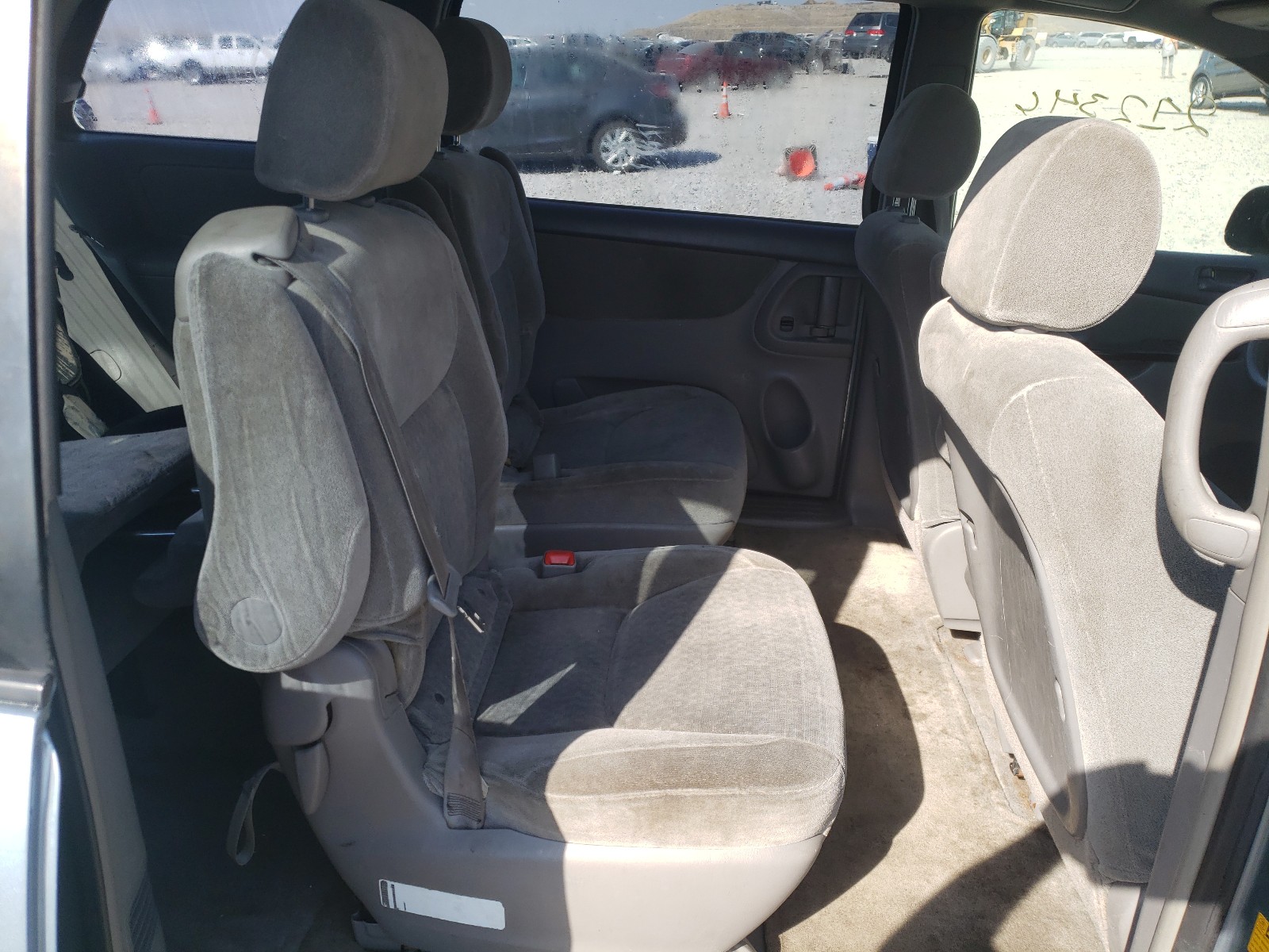 Photo 6 from auction – 2005 TOYOTA SIENNA CE with VIN 5TDZA23C15S348111