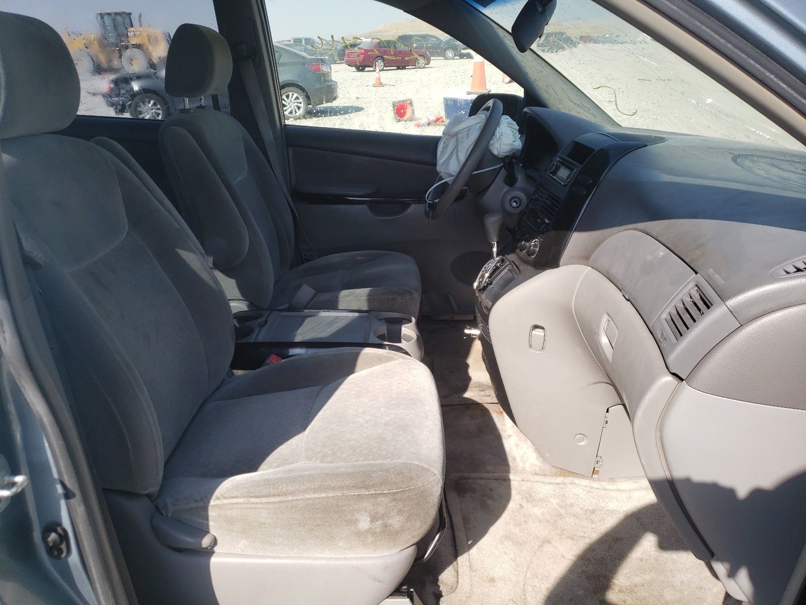 Photo 5 from auction – 2005 TOYOTA SIENNA CE with VIN 5TDZA23C15S348111