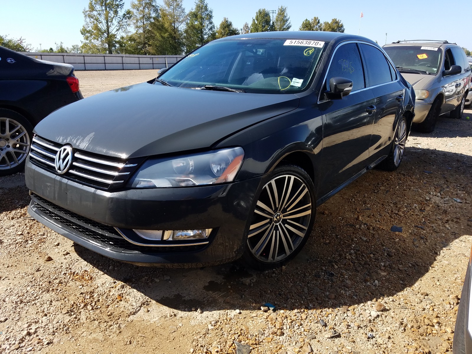Photo 2 from auction – 2014 VOLKSWAGEN PASSAT SE with VIN 1VWBT7A34EC085199