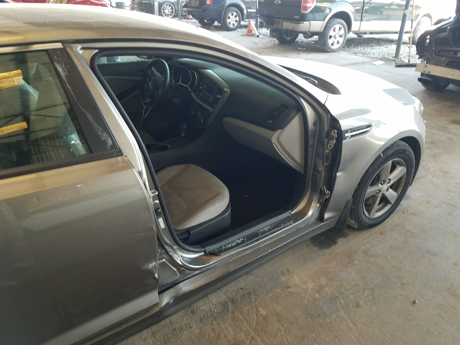 Photo 9 from auction – 2014 KIA OPTIMA LX with VIN 5XXGM4A74EG280260