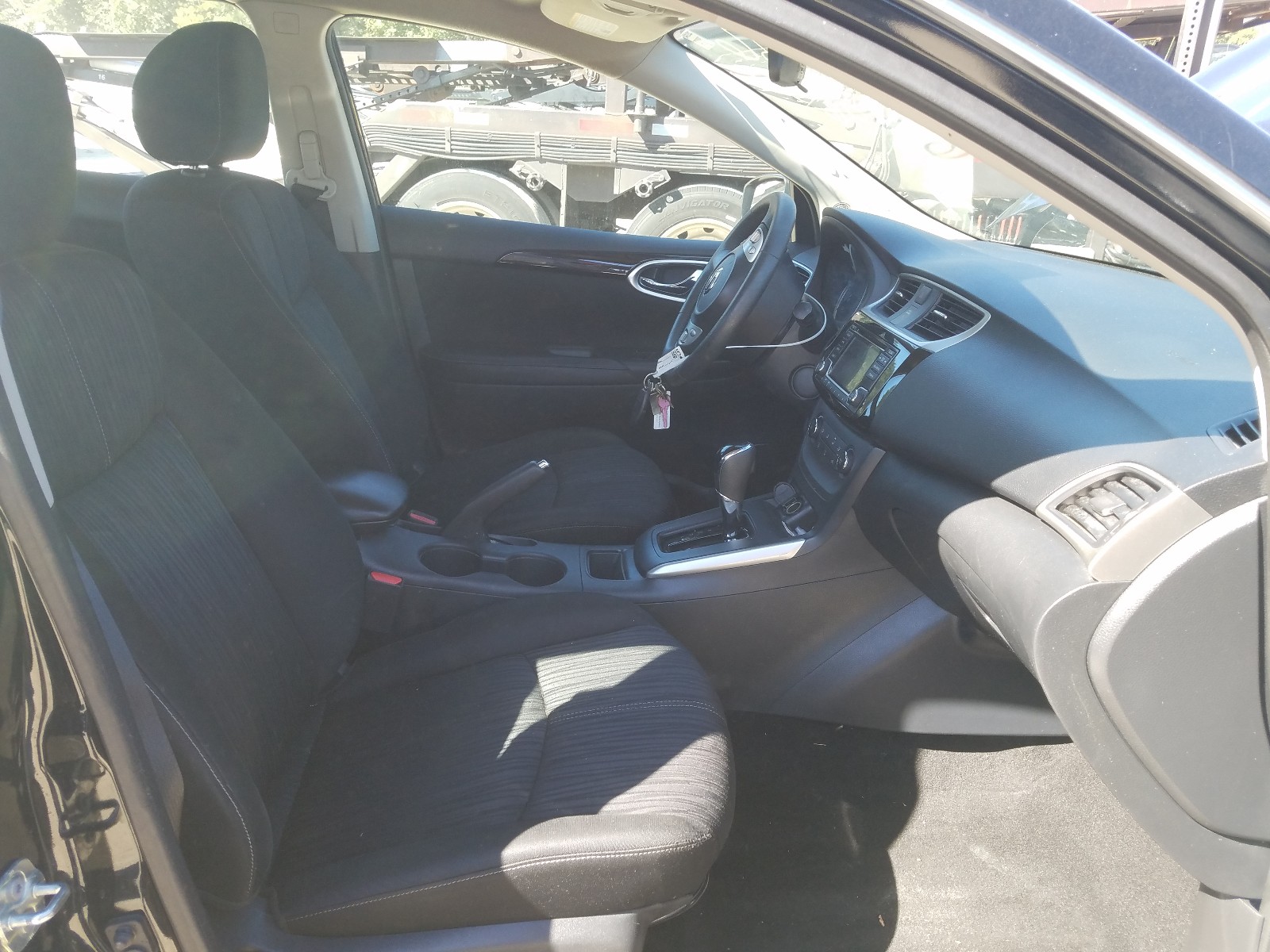 Photo 5 from auction – 2017 NISSAN SENTRA S with VIN 3N1AB7AP8HY403361