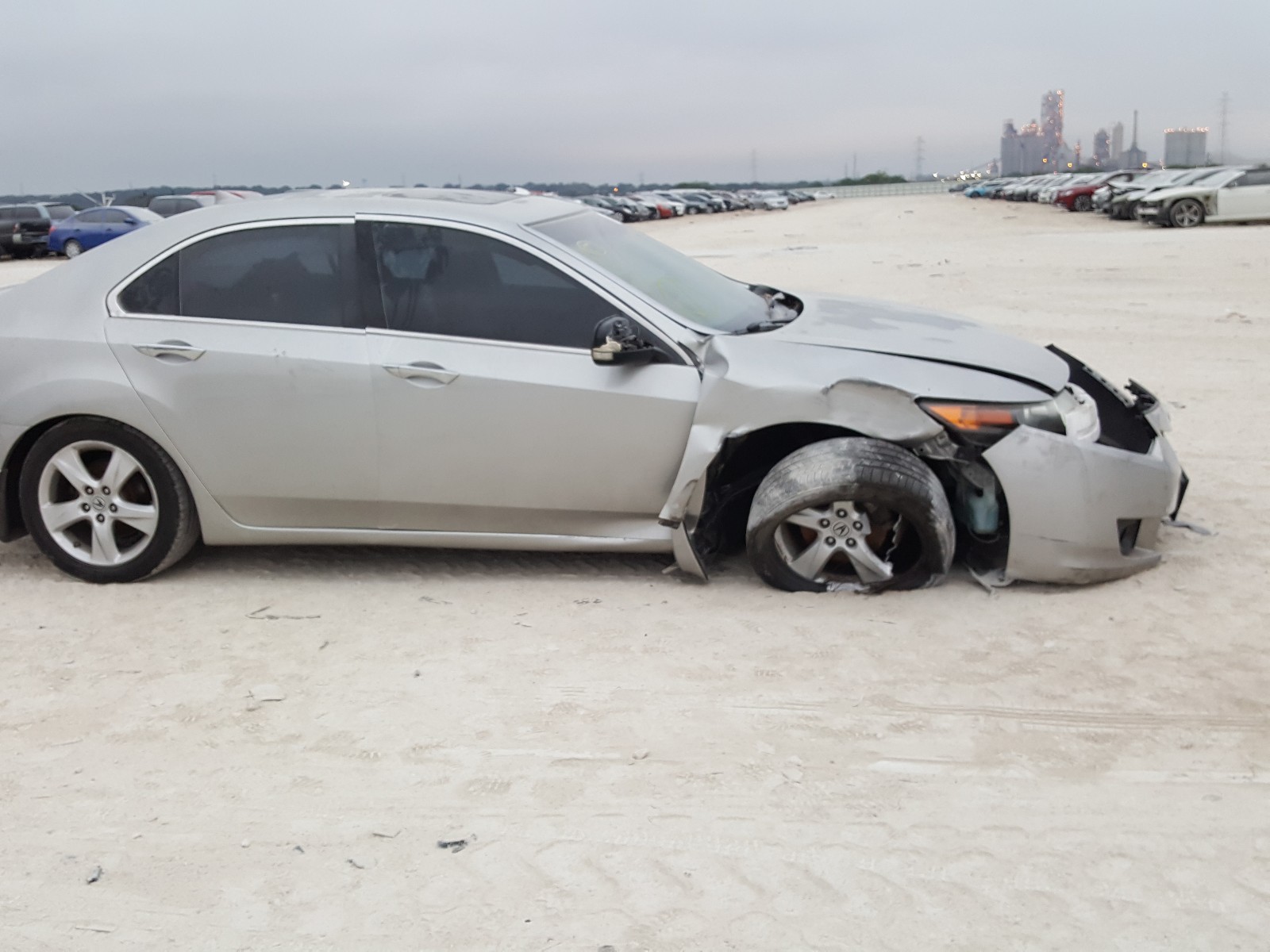 Photo 9 from auction – 2009 ACURA TSX with VIN JH4CU26659C015936