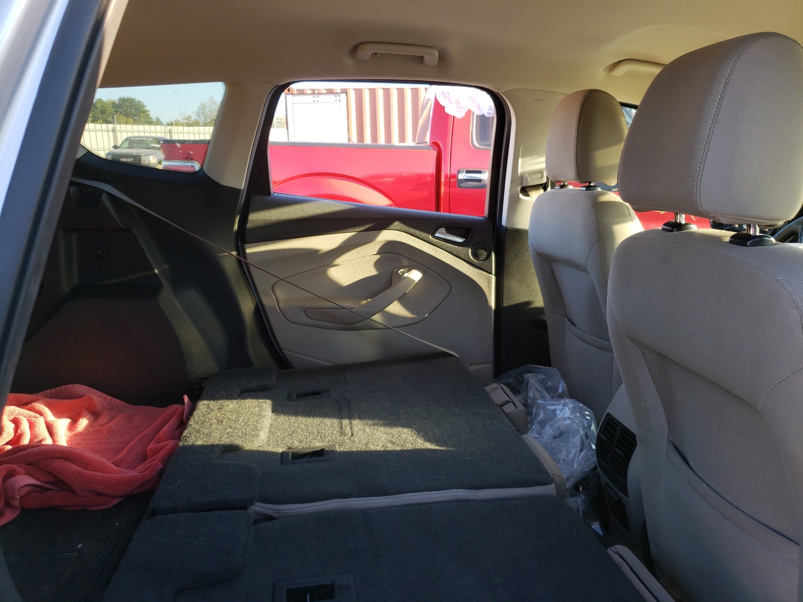Photo 6 from auction – 2017 FORD ESCAPE SE with VIN 1FMCU0GD3HUA40650