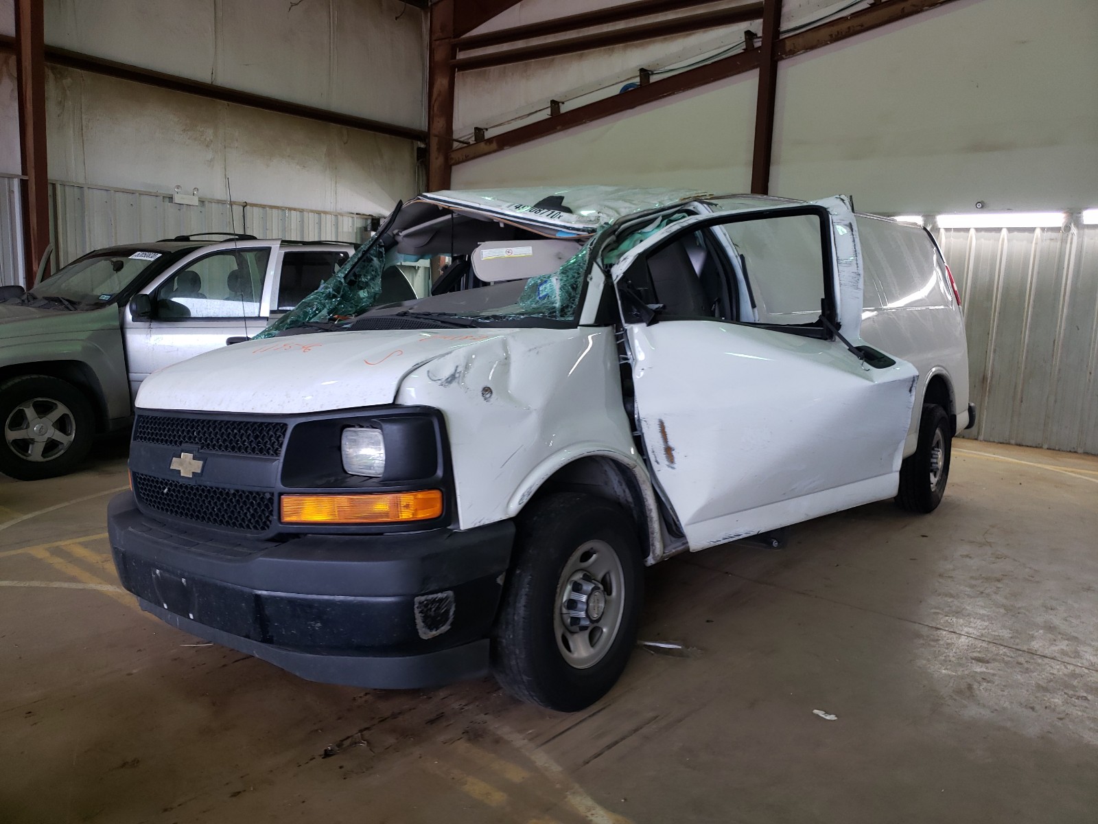 Photo 2 from auction – 2017 CHEVROLET EXPRESS G2 with VIN 1GCWGBFG7H1347482