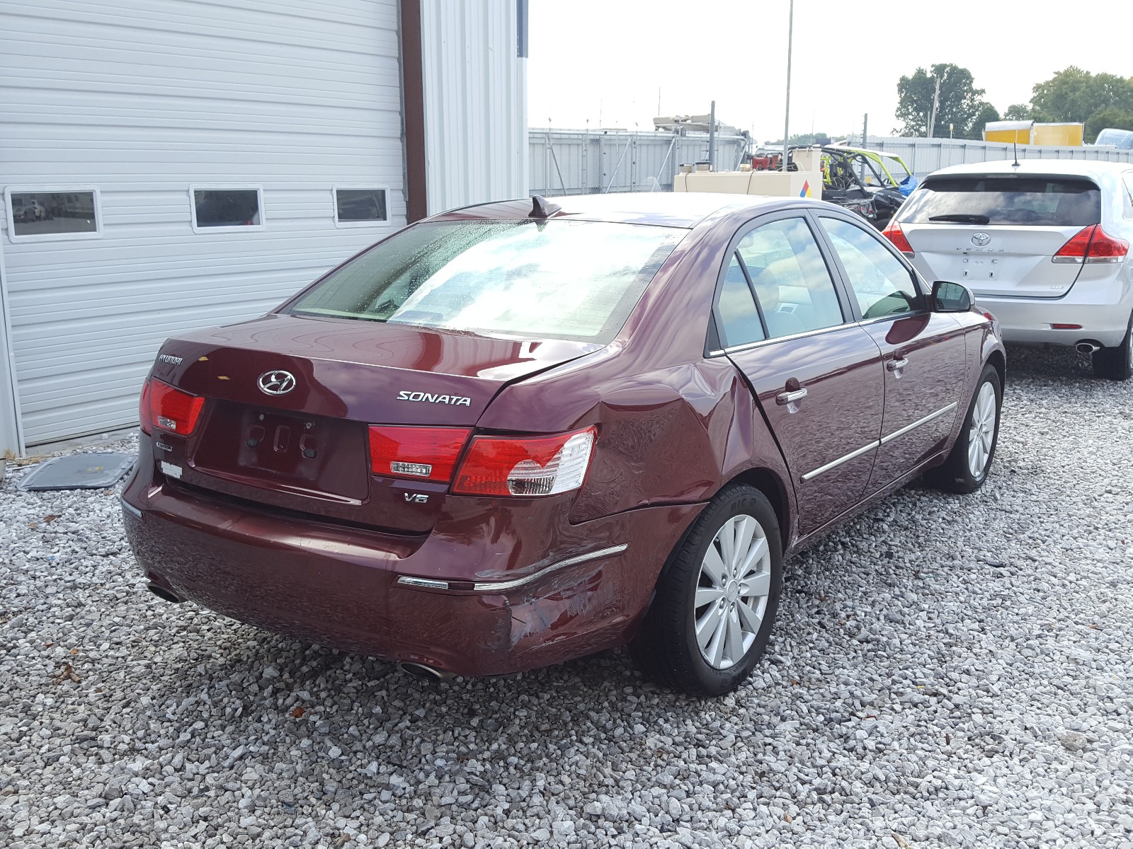 Photo 4 from auction – 2009 HYUNDAI SONATA SE with VIN 5NPEU46FX9H421687