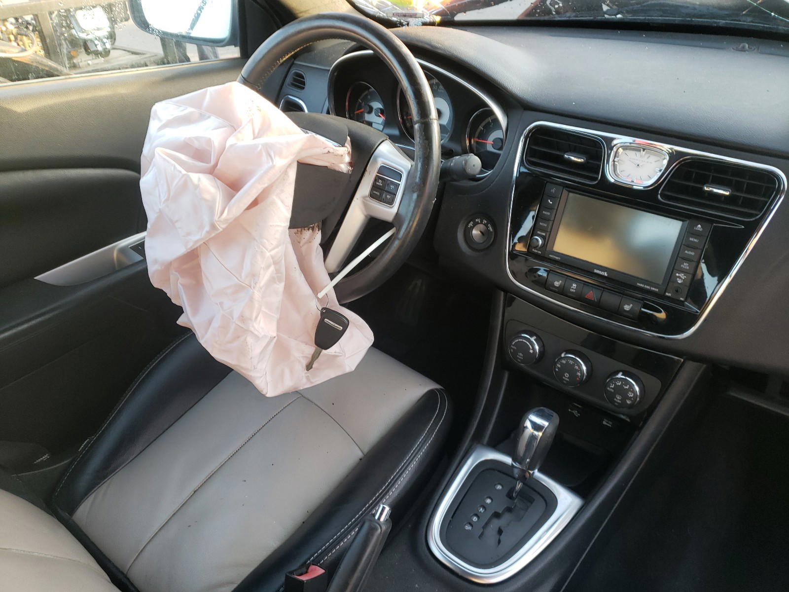 Photo 9 from auction – 2013 CHRYSLER 200 TOURIN with VIN 1C3BCBEB0DN755538