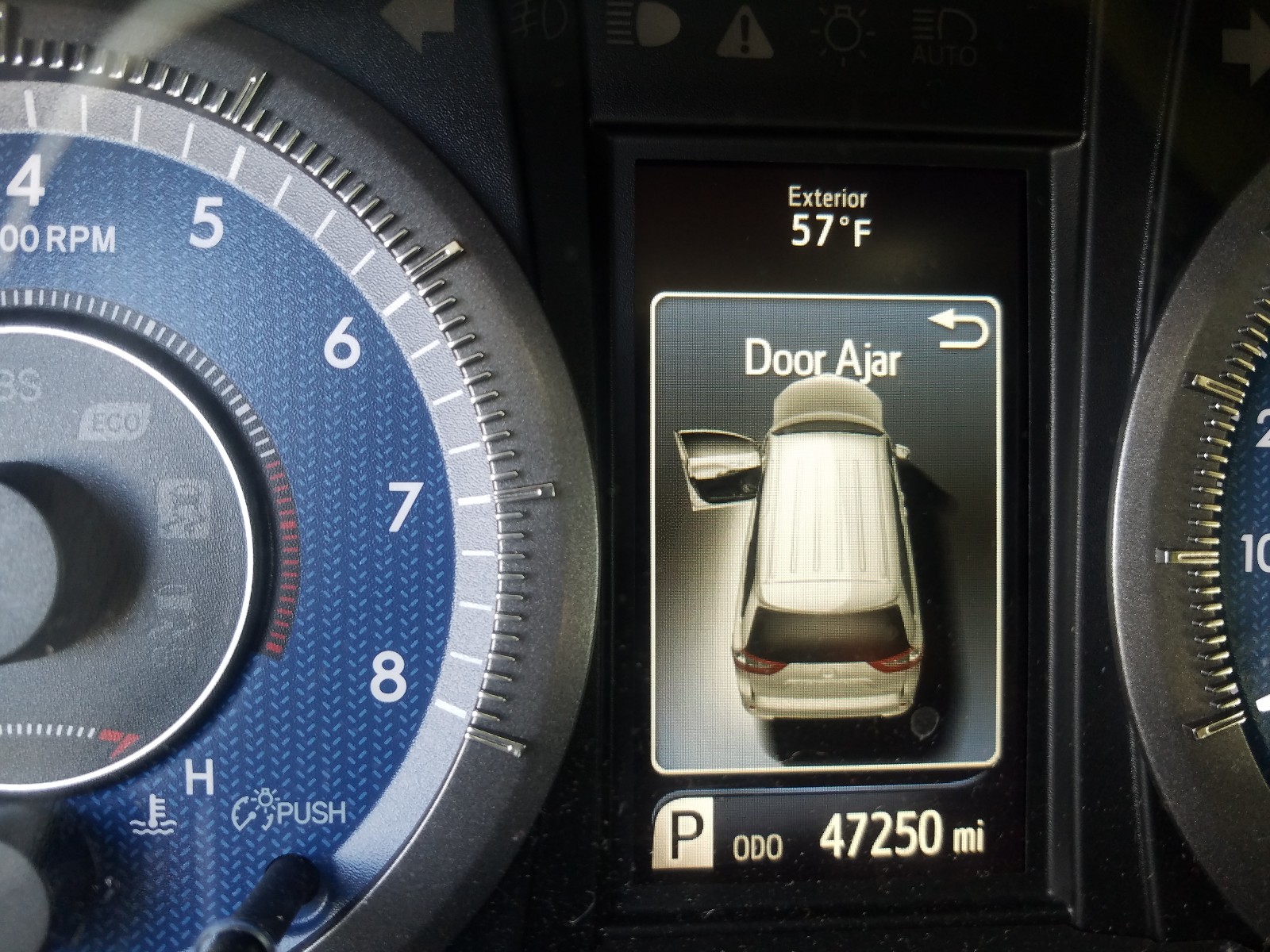 Photo 8 from auction – 2016 TOYOTA SIENNA XLE with VIN 5TDYK3DC7GS763515