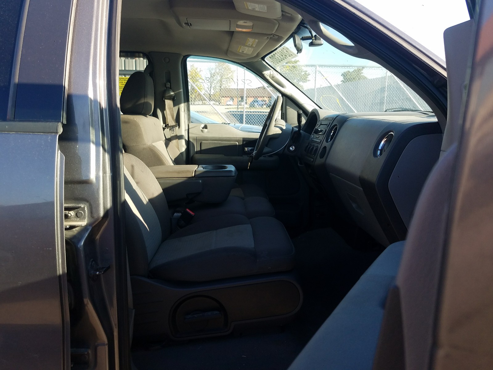 Photo 5 from auction – 2006 FORD F150 SUPER with VIN 1FTRW14W76KD67338