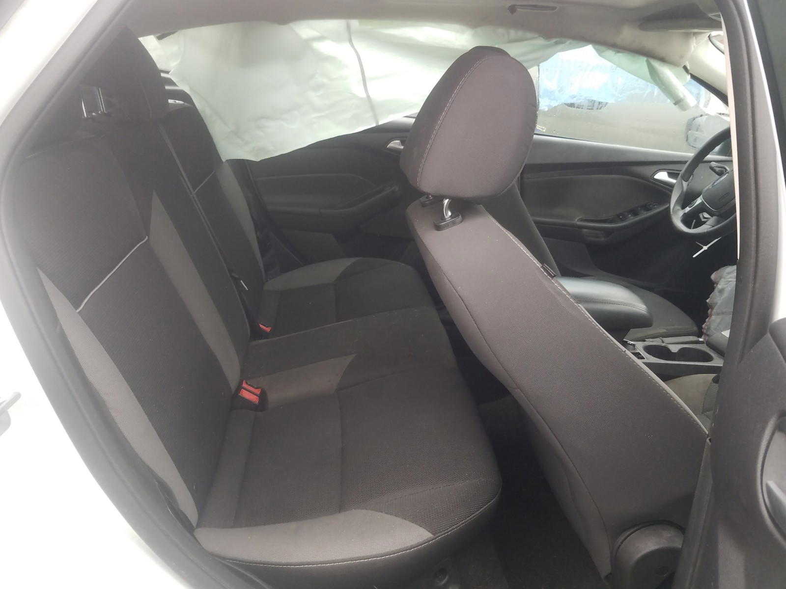 Photo 6 from auction – 2014 FORD FOCUS SE with VIN 1FADP3K29EL322791