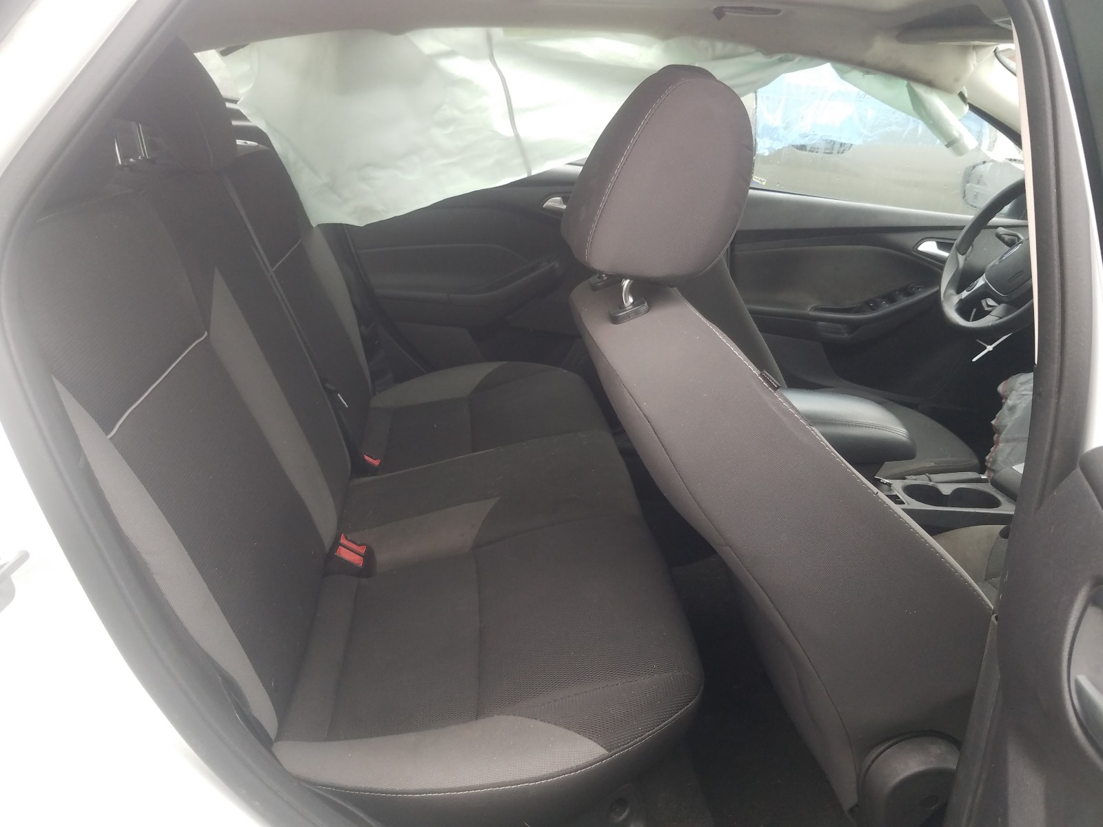 Foto 6 de la subasta – 2014 FORD FOCUS SE con VIN 1FADP3K29EL322791