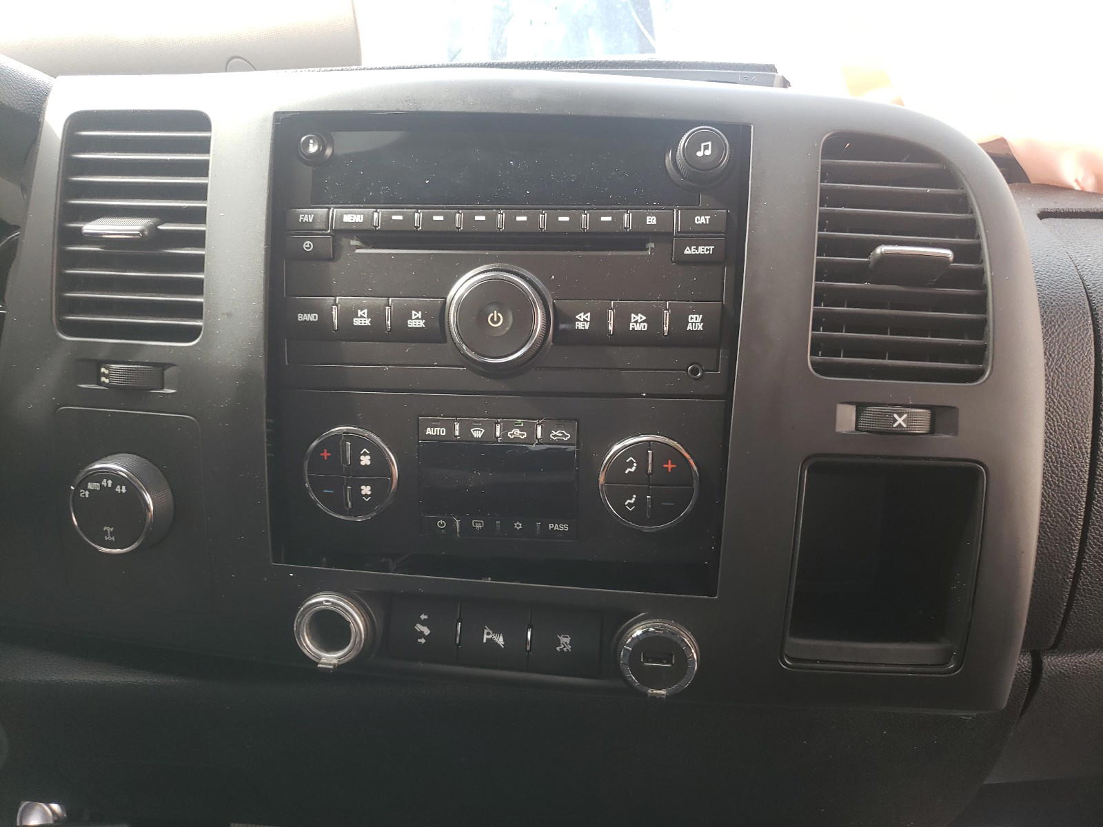 Photo 9 from auction – 2011 CHEVROLET SILVERADO with VIN 3GCPKSE35BG245060