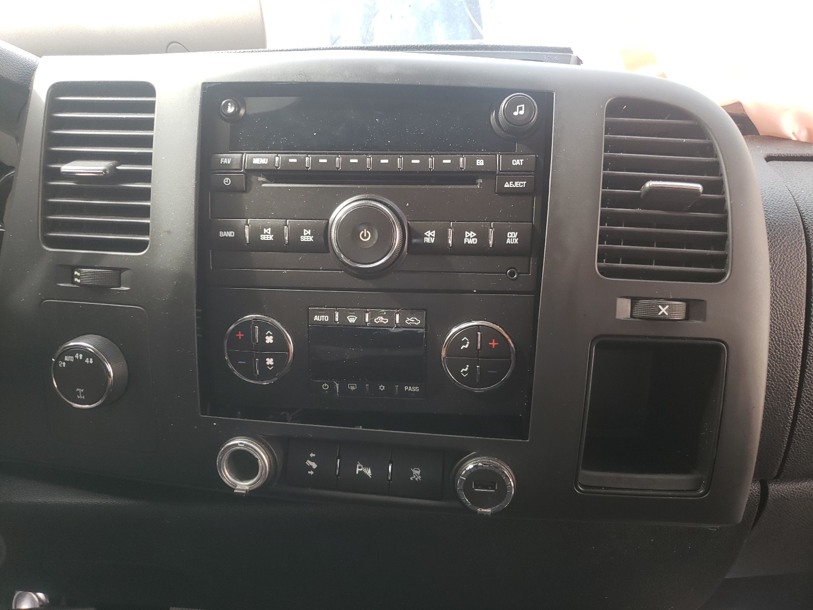 Zdjęcie 9 z aukcji – 2011 CHEVROLET SILVERADO z VIN 3GCPKSE35BG245060