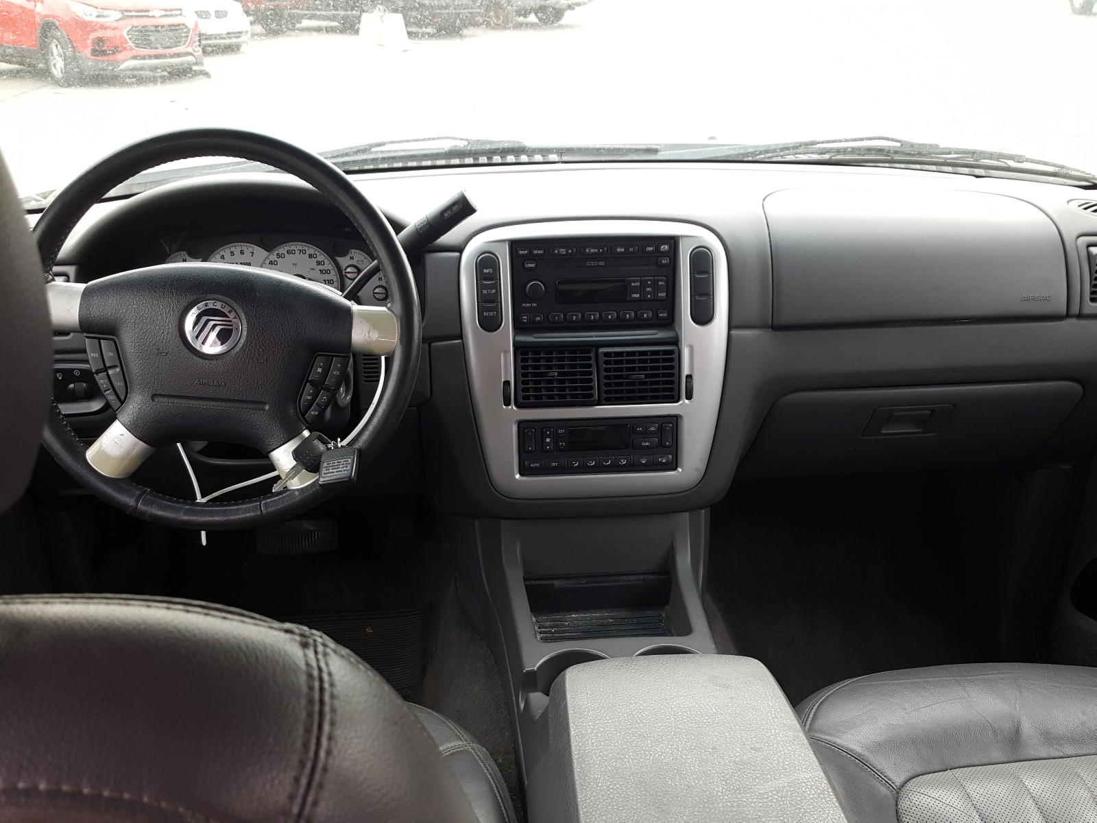 Photo 9 from auction – 2002 MERCURY MOUNTAINEE with VIN 4M2ZU86W42ZJ36825